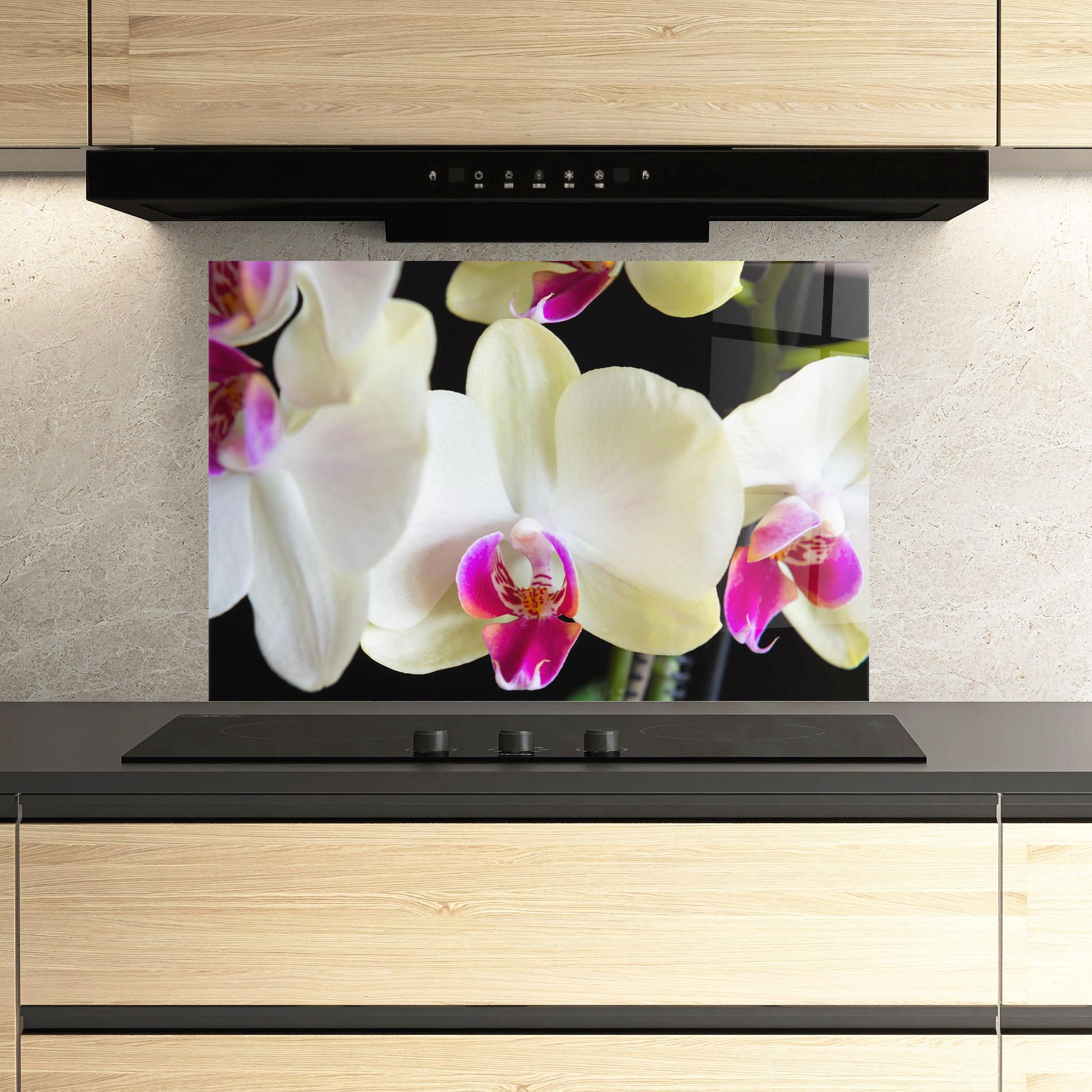 Küchenrückwand Glas Cream Purple Orchids mockup 3
