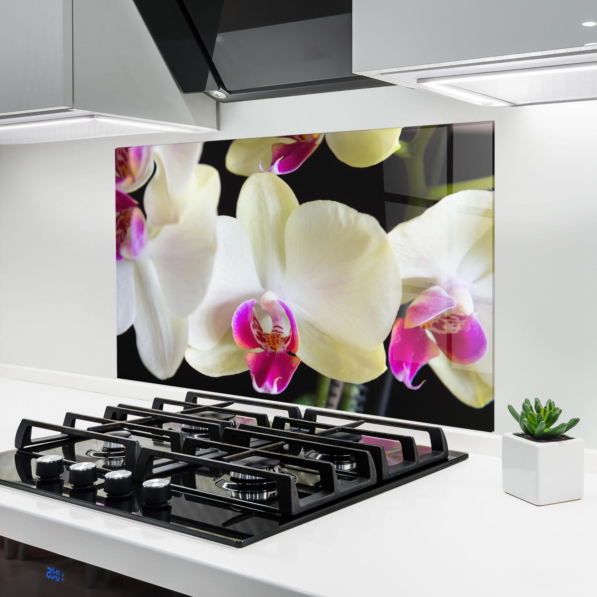 Küchenrückwand Glas Cream Purple Orchids mockup 6