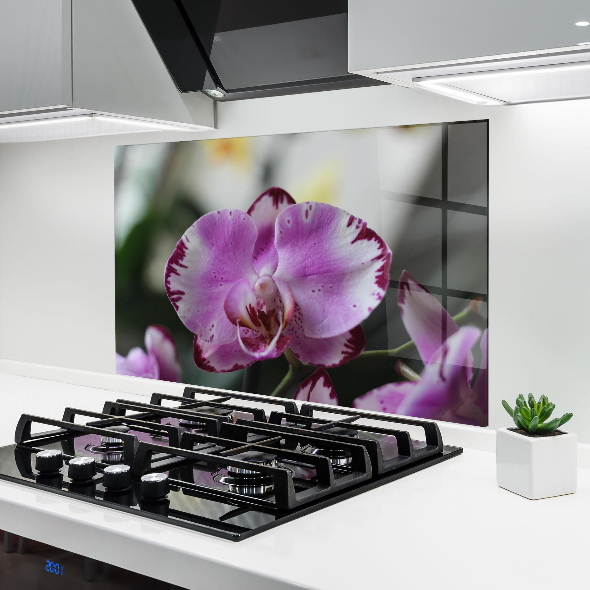 Küchenrückwand Glas Dark Purple Orchids In Nature mockup 6