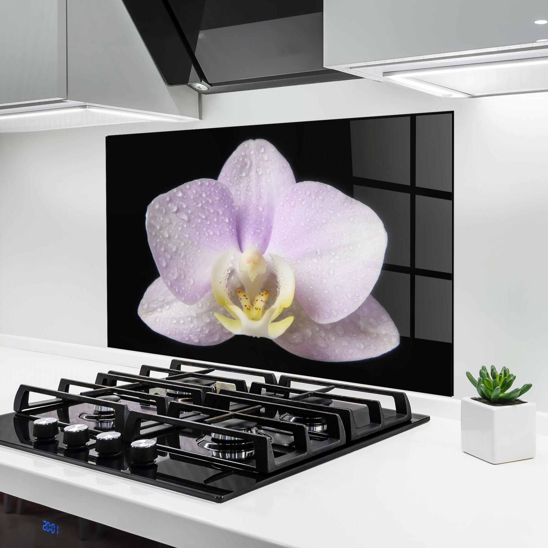 Küchenrückwand Glas Light Purple Orchid After Rain mockup 6
