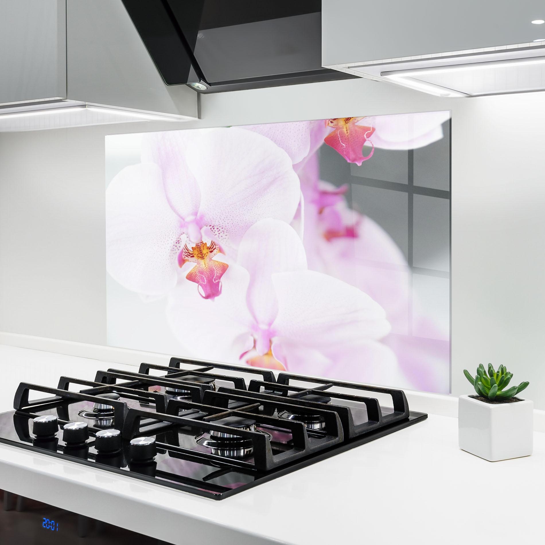 Küchenrückwand Glas Light Purple Orchid mockup 6