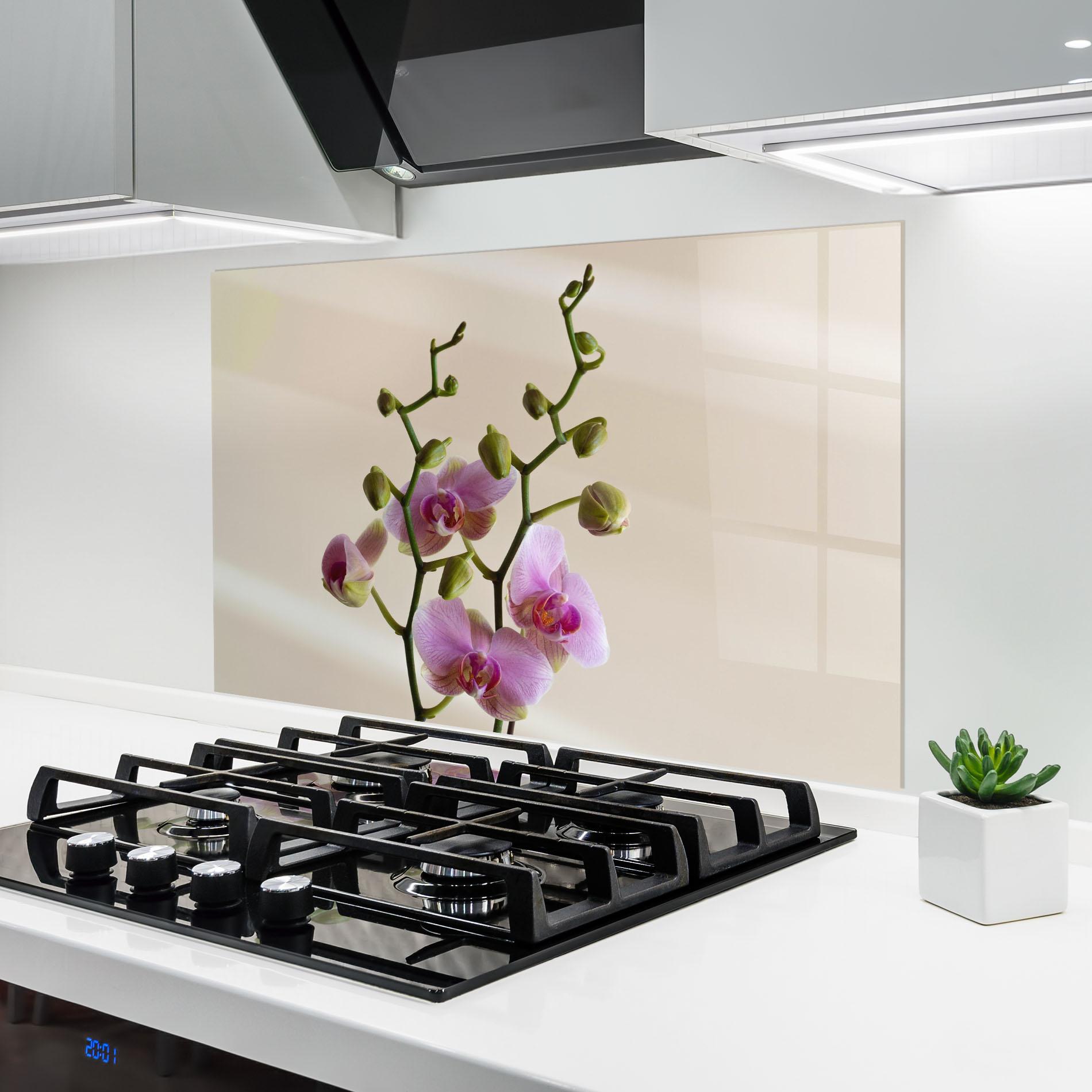 Küchenrückwand Glas Purple Orchid On Cream mockup 6