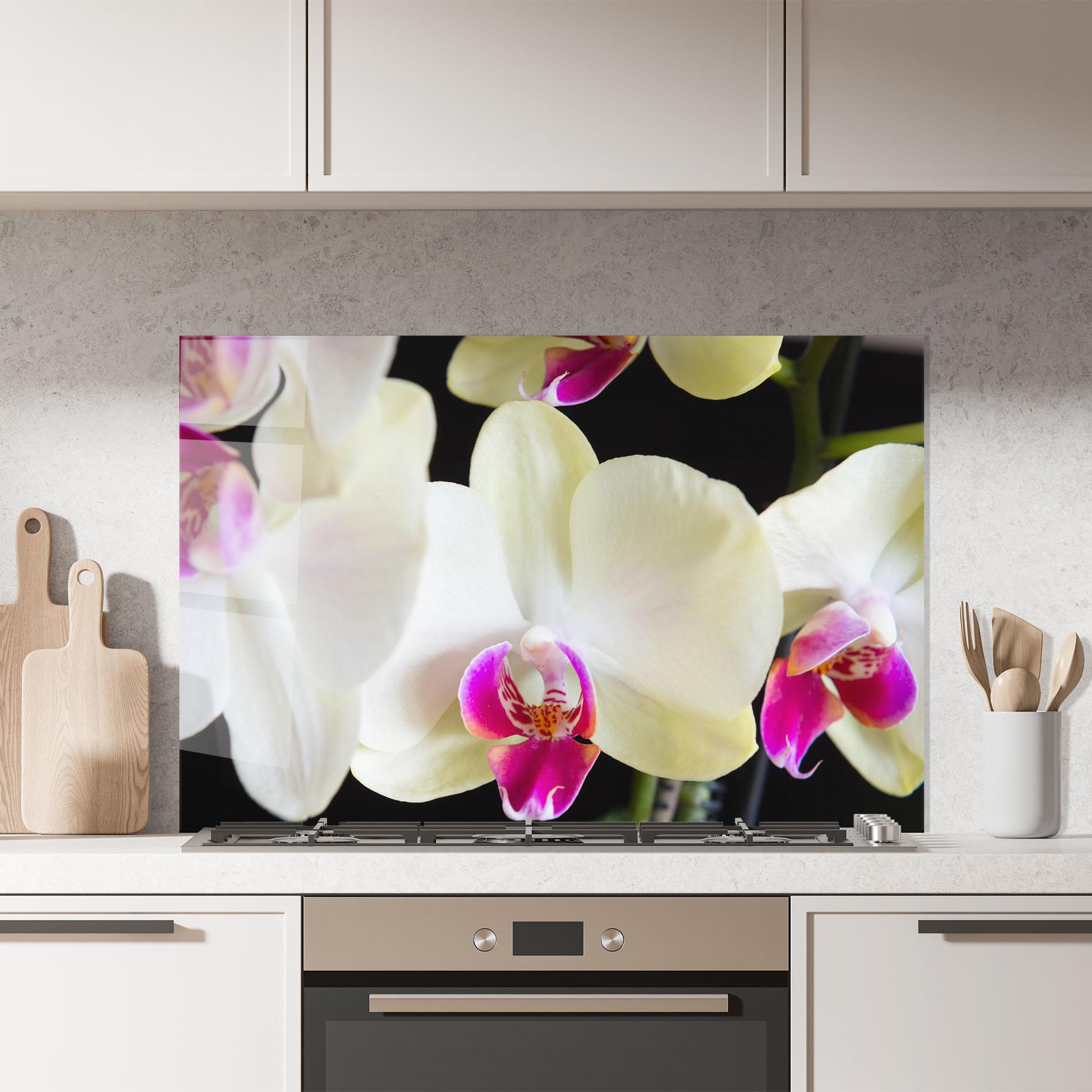 Küchenrückwand Glas Cream Purple Orchids mockup 7