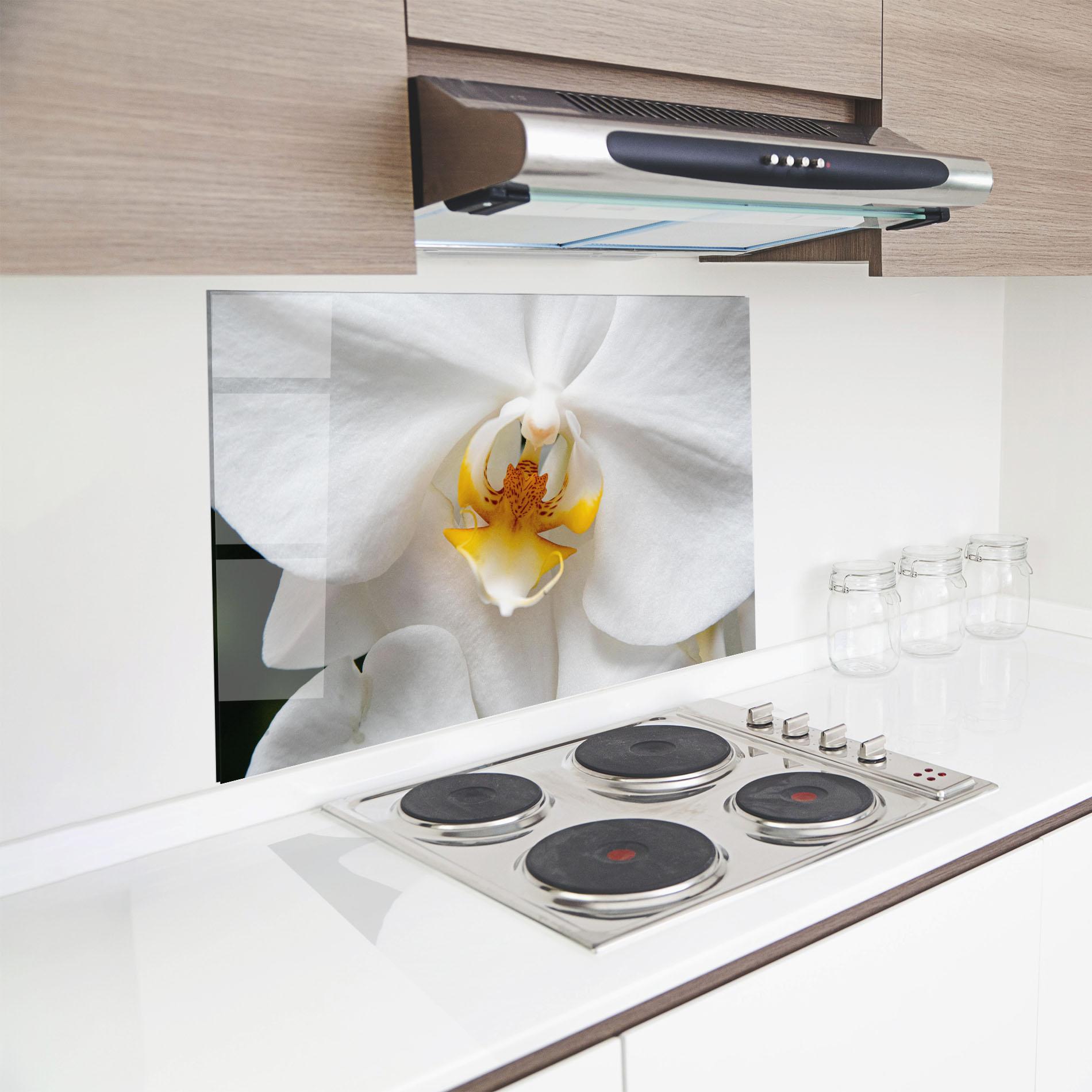 Küchenrückwand Glas Big Orchid Close Up mockup 8