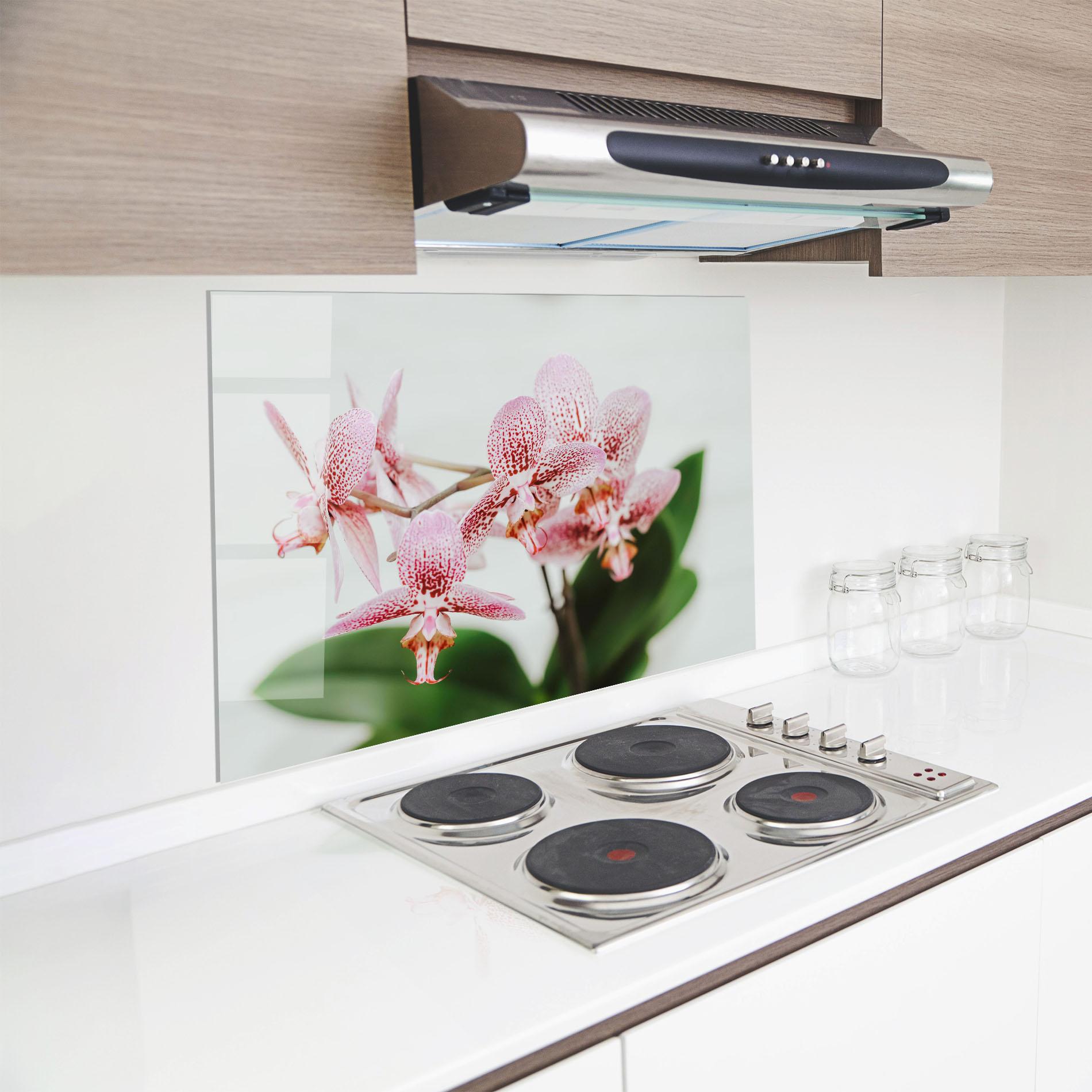 Küchenrückwand Glas Green Orchids mockup 8