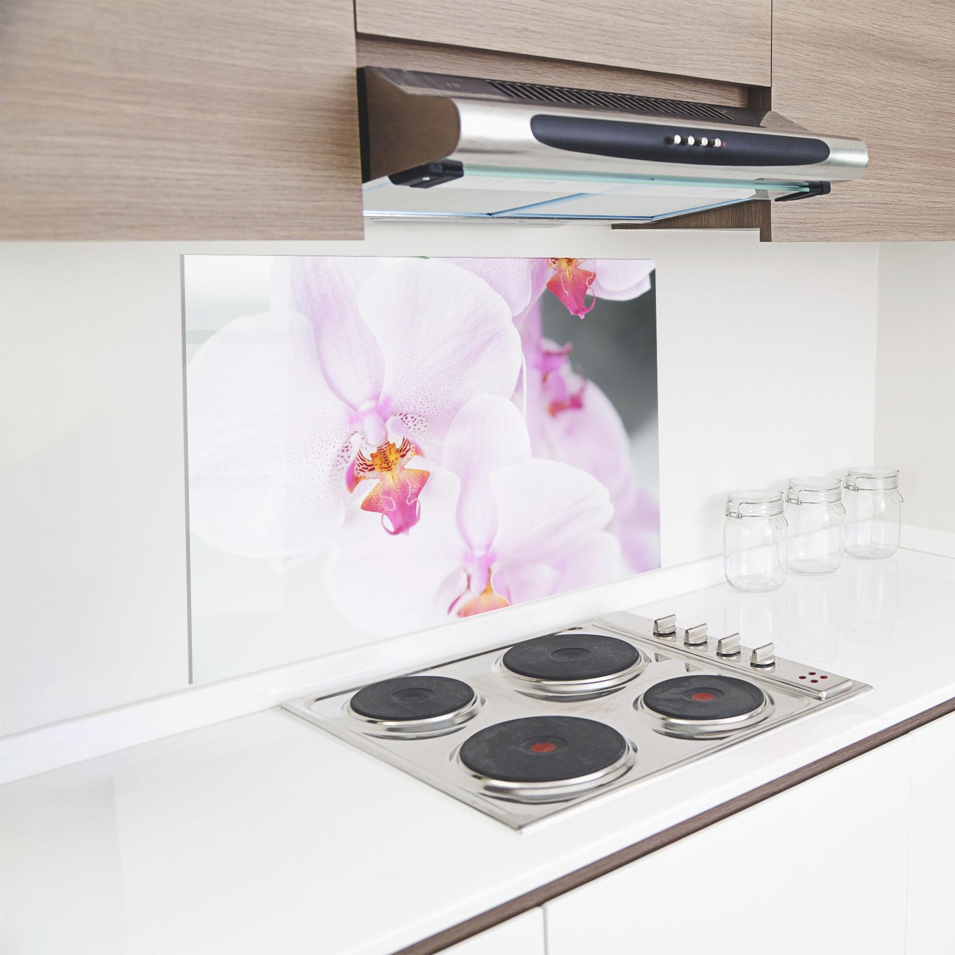 Küchenrückwand Glas Light Purple Orchid mockup 8