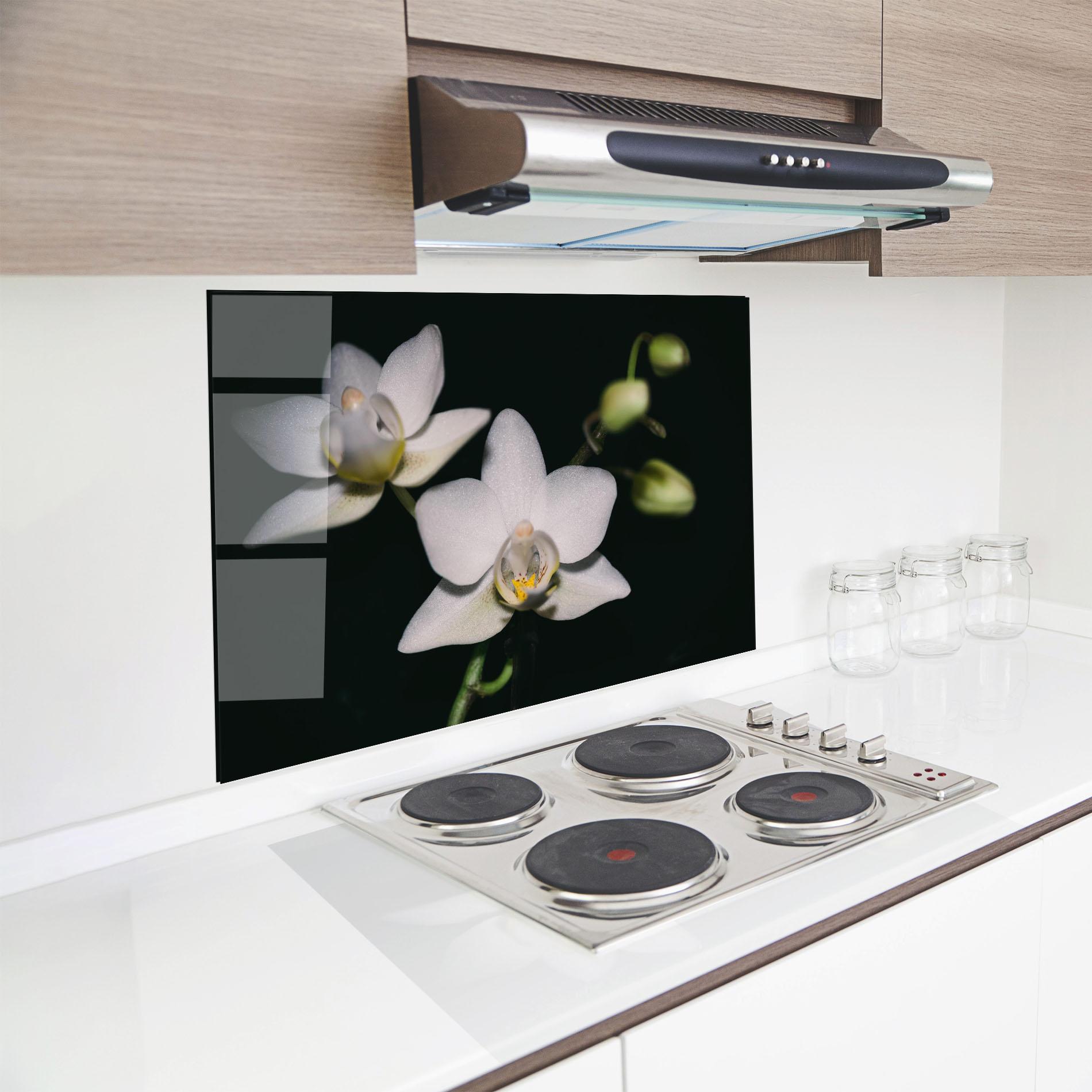 Küchenrückwand Glas Orchids On Black mockup 8