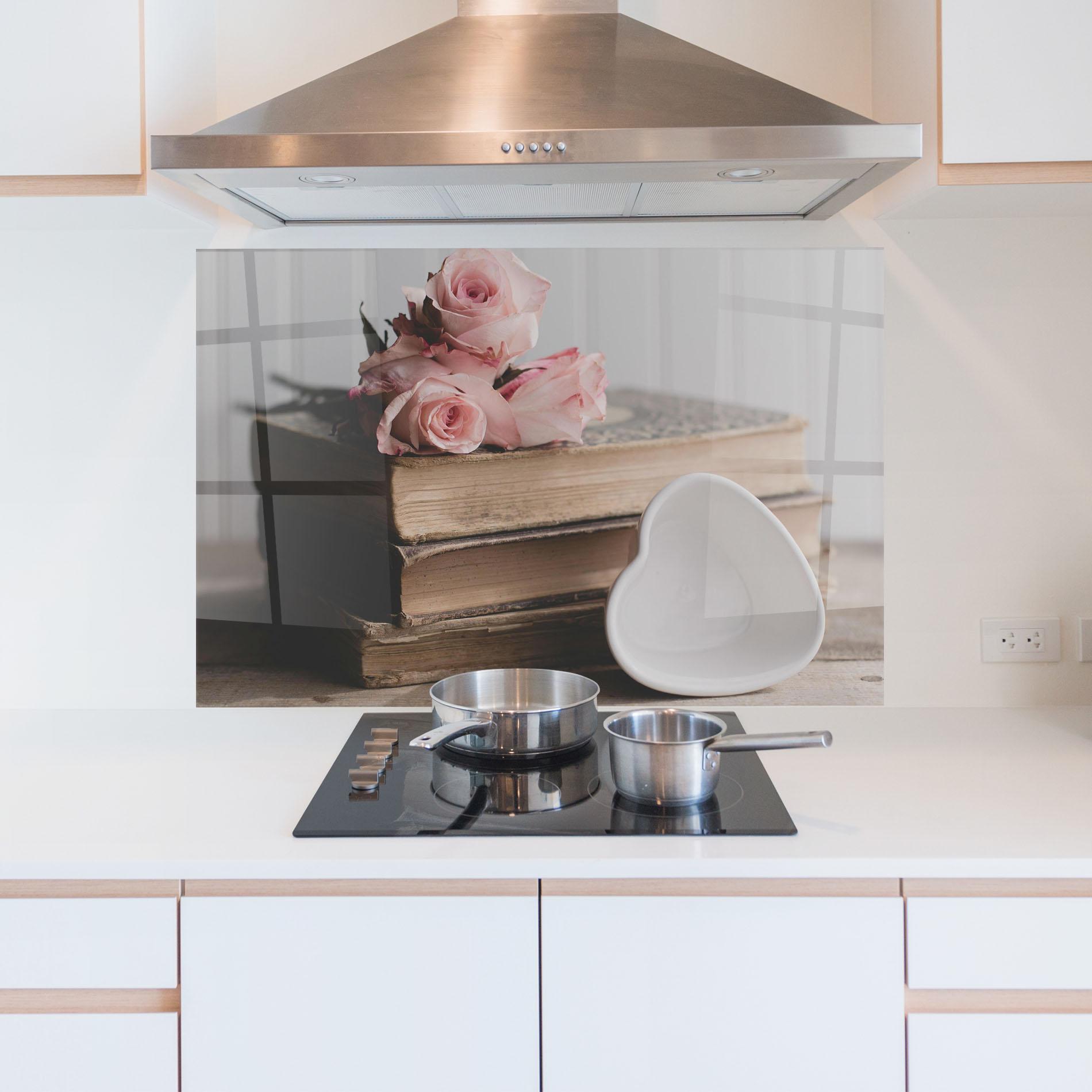 Küchenrückwand Glas Books With Roses mockup 5