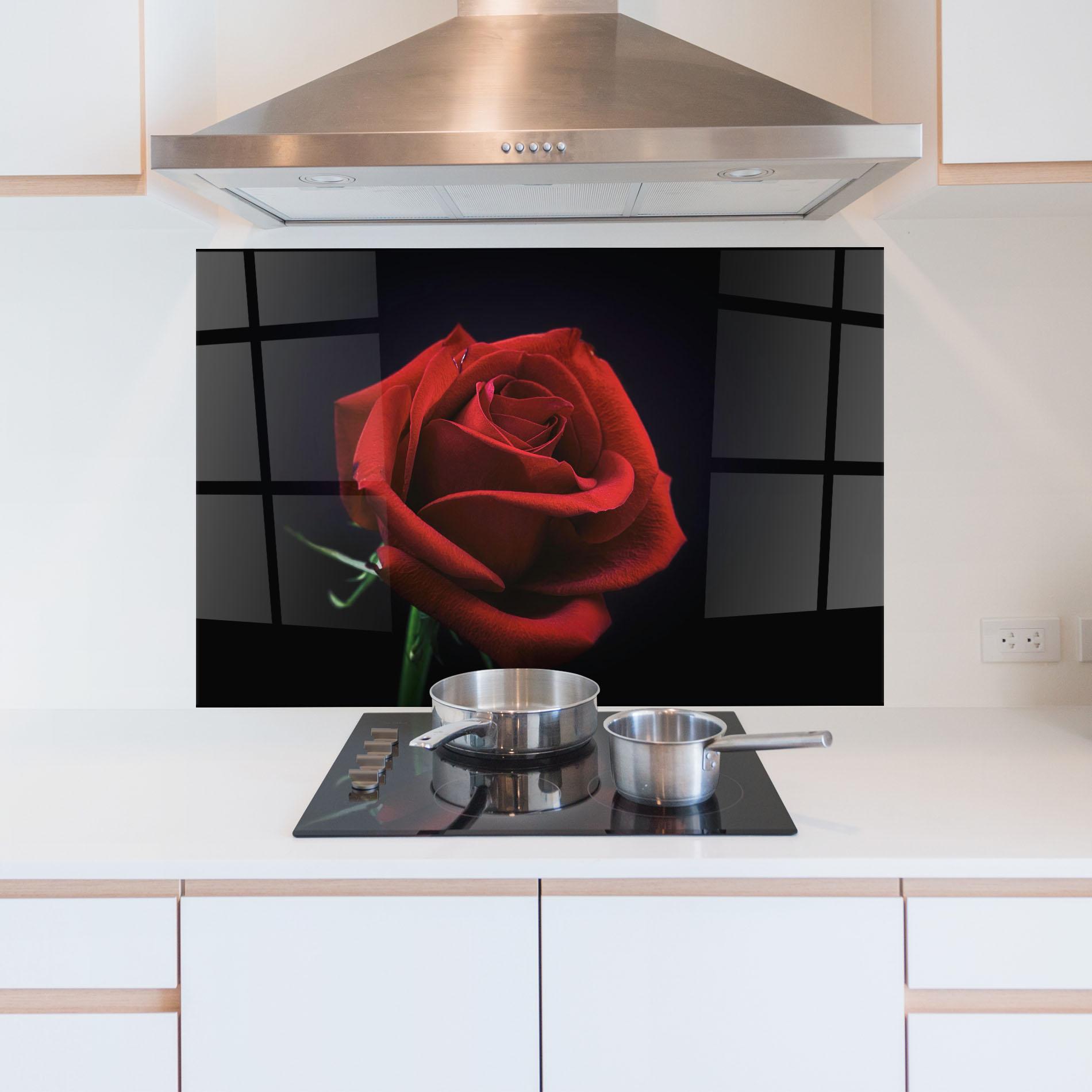 Küchenrückwand Glas Red Rose Close Up mockup 5