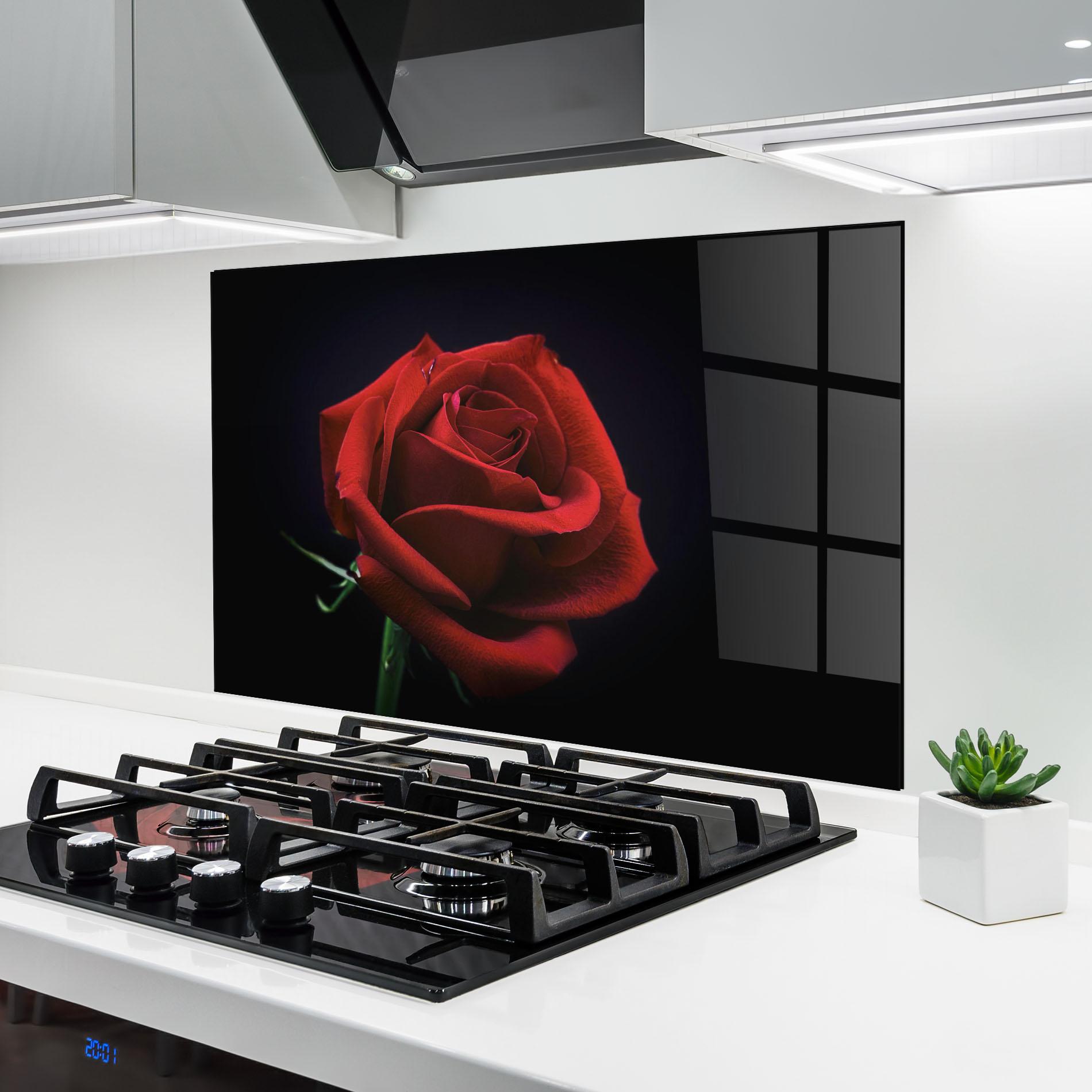 Küchenrückwand Glas Red Rose Close Up mockup 6