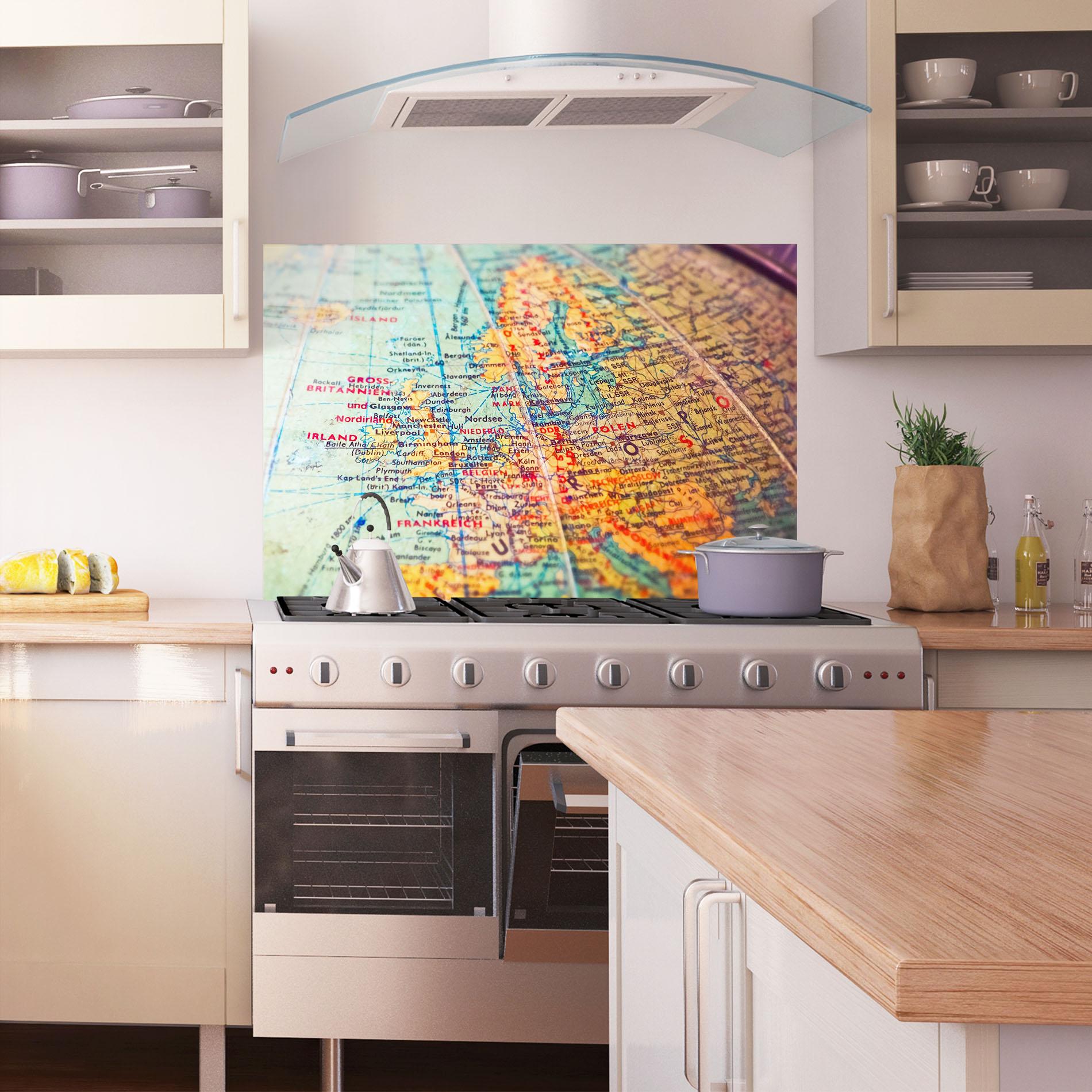 Küchenrückwand Glas Globe mockup 1