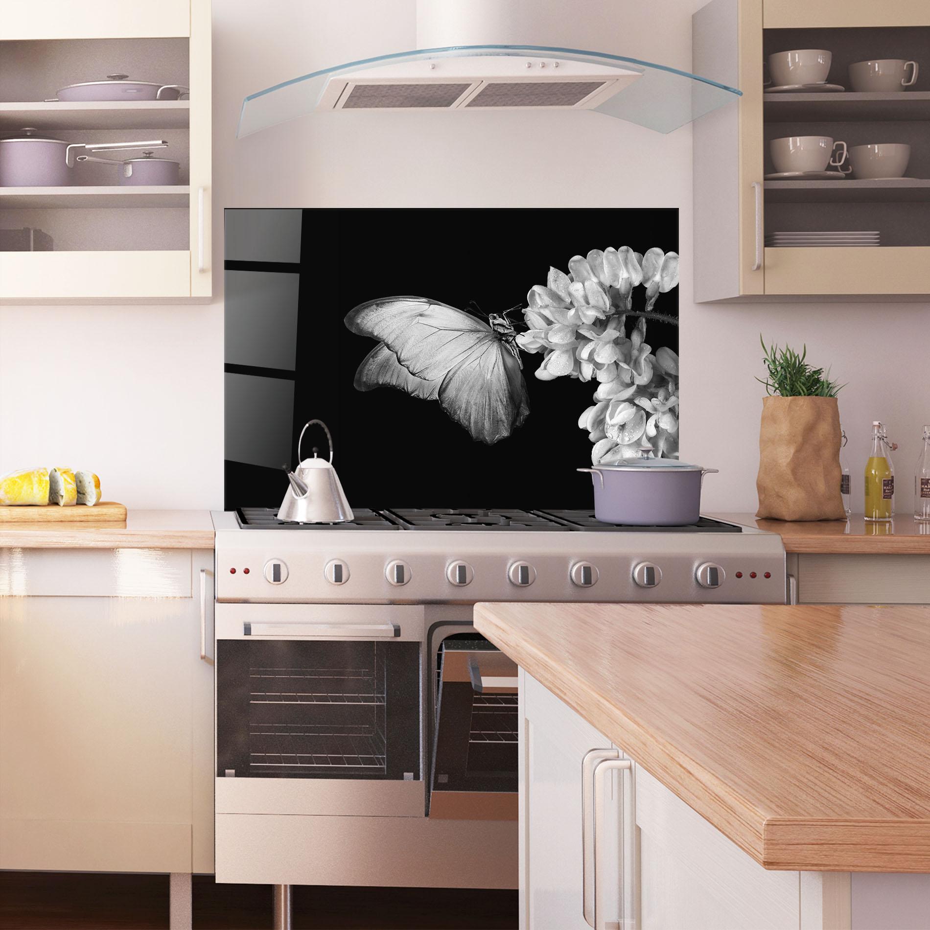 Küchenrückwand Glas Grey Butterfly mockup 1