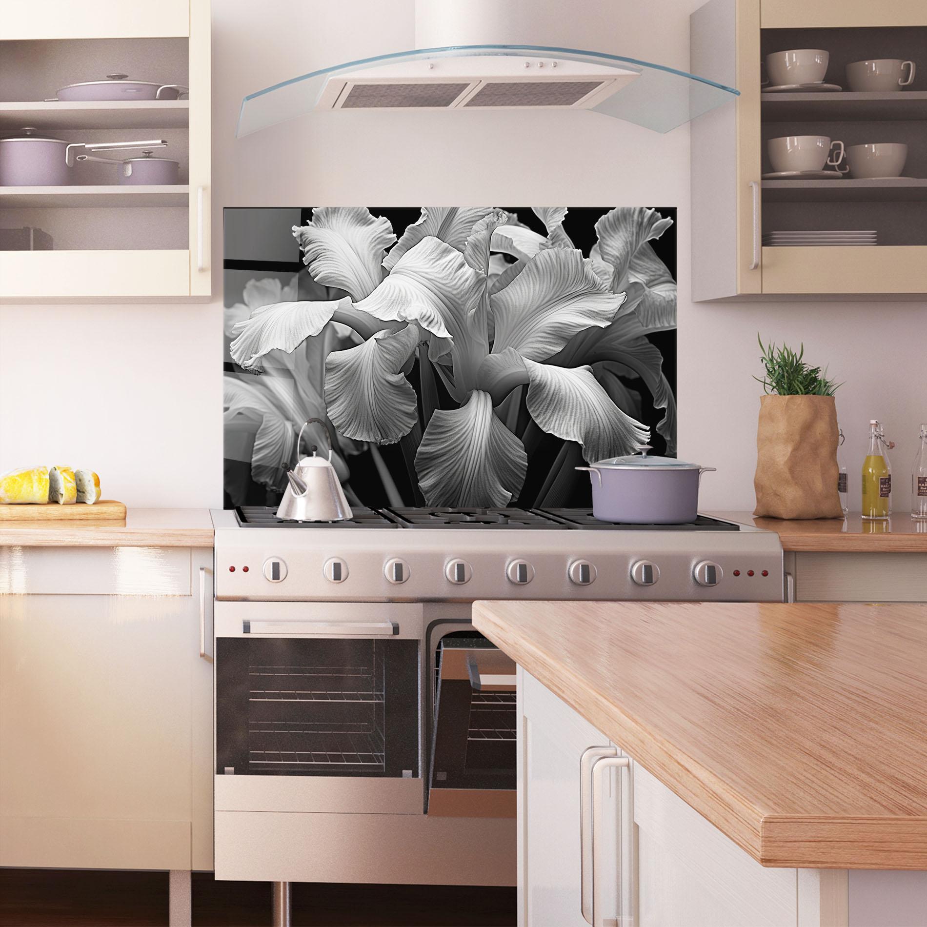 Küchenrückwand Glas Grey On Black Iris mockup 1