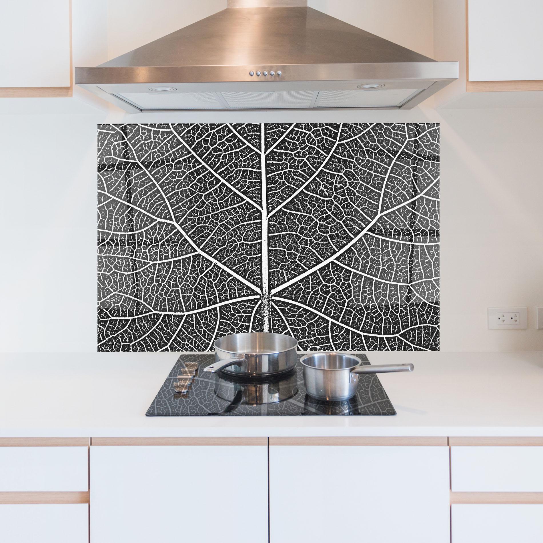 Küchenrückwand Glas Close Grey Leaf mockup 5