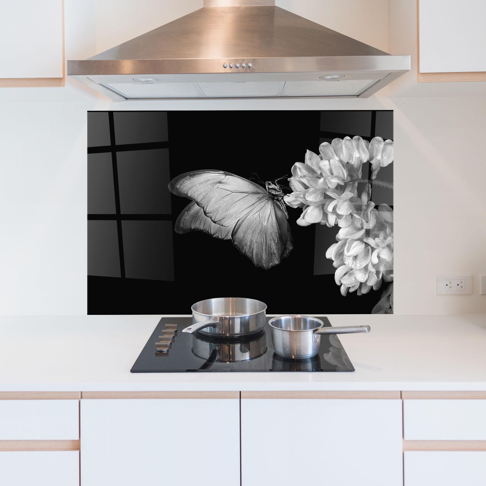 Küchenrückwand Glas Grey Butterfly mockup 5