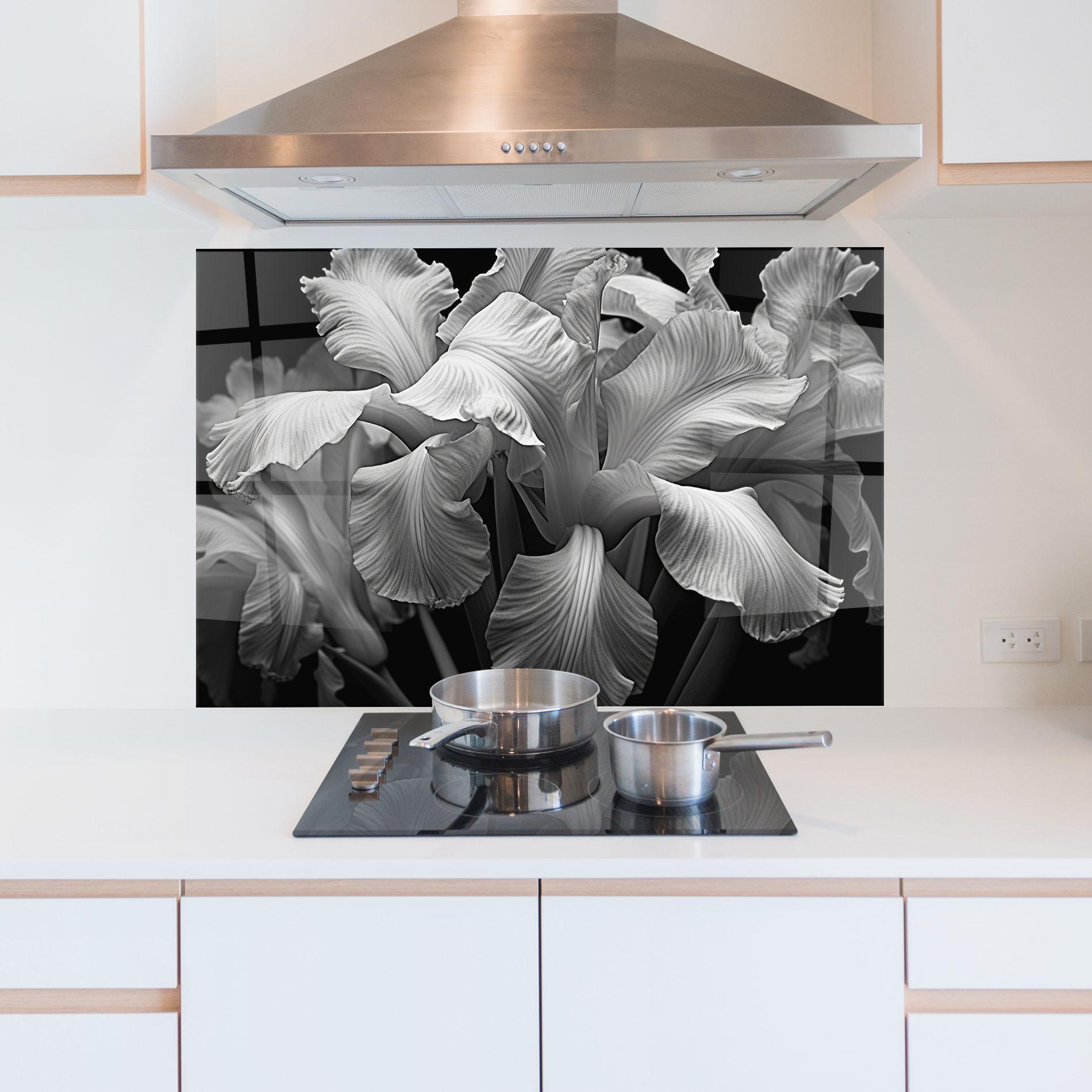 Küchenrückwand Glas Grey On Black Iris mockup 5