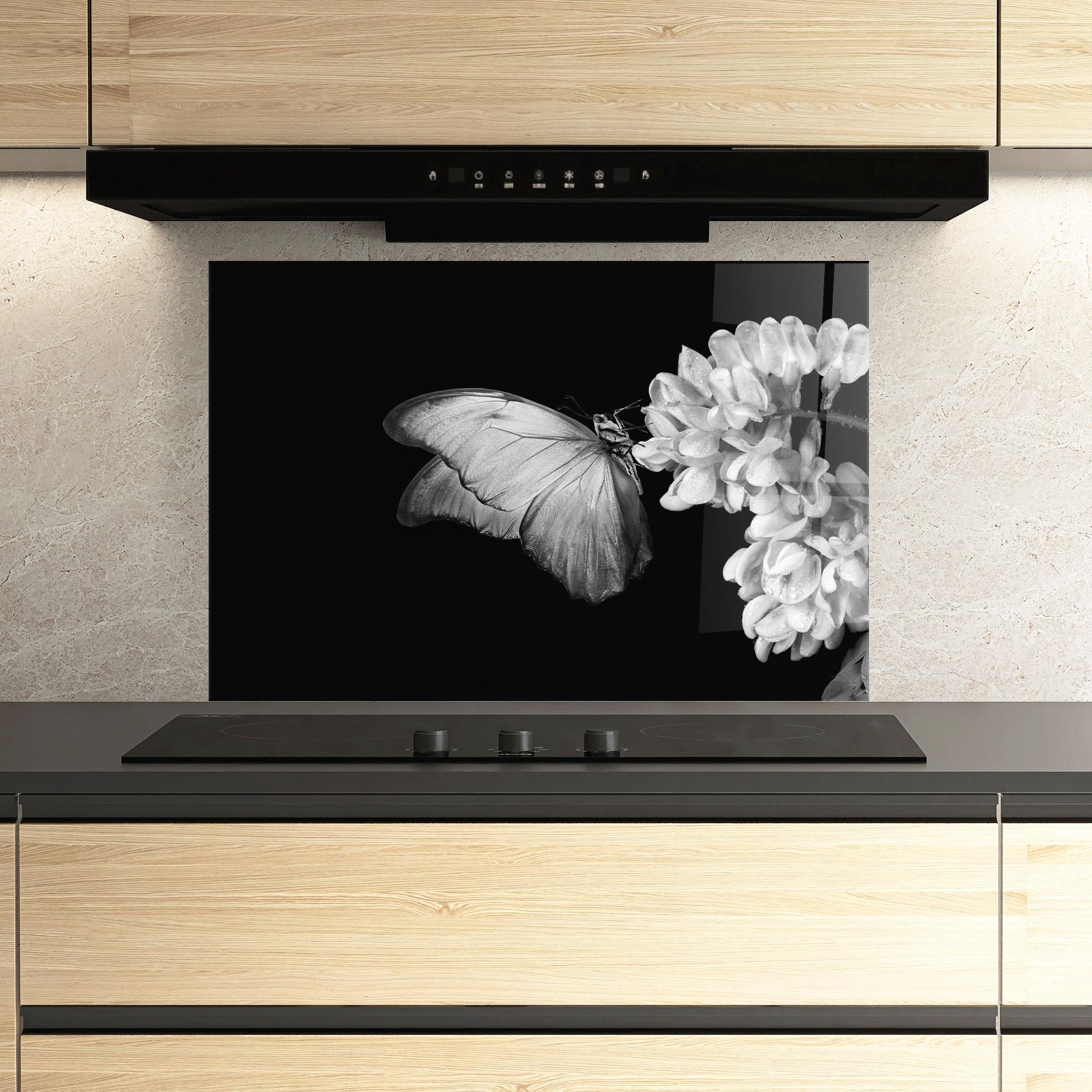 Küchenrückwand Glas Grey Butterfly mockup 3