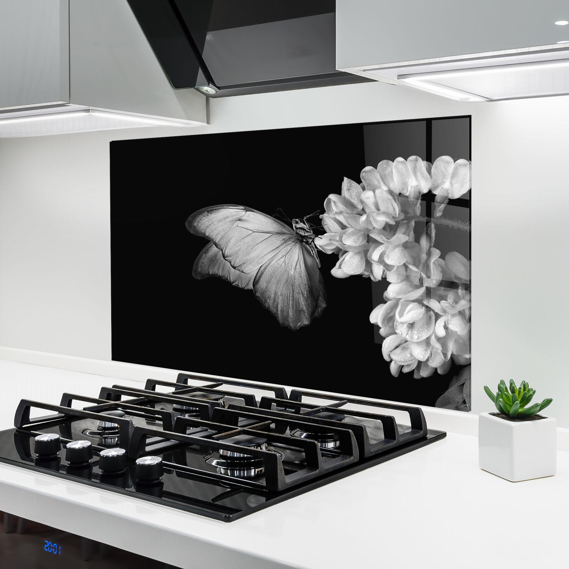 Küchenrückwand Glas Grey Butterfly mockup 6