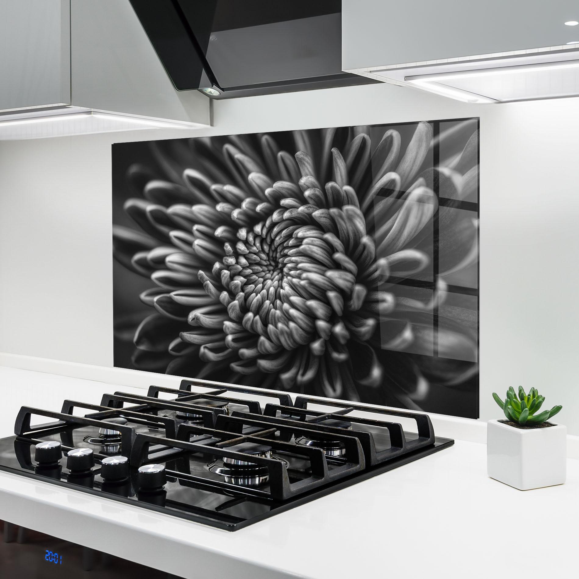Küchenrückwand Glas Grey Flower mockup 6