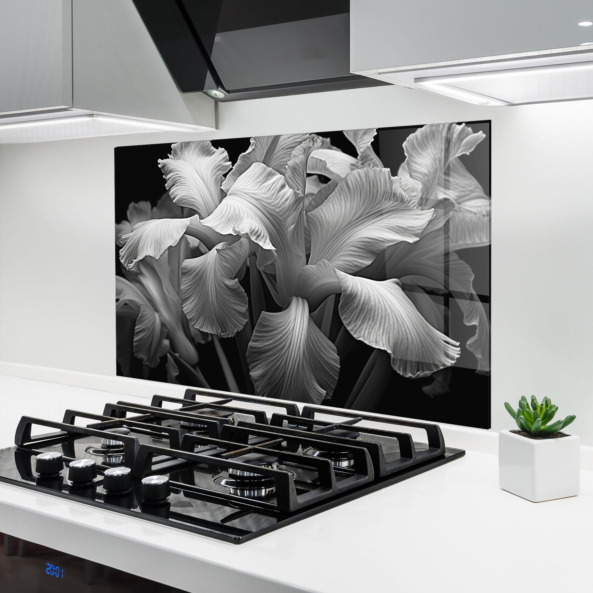 Küchenrückwand Glas Grey On Black Iris mockup 6