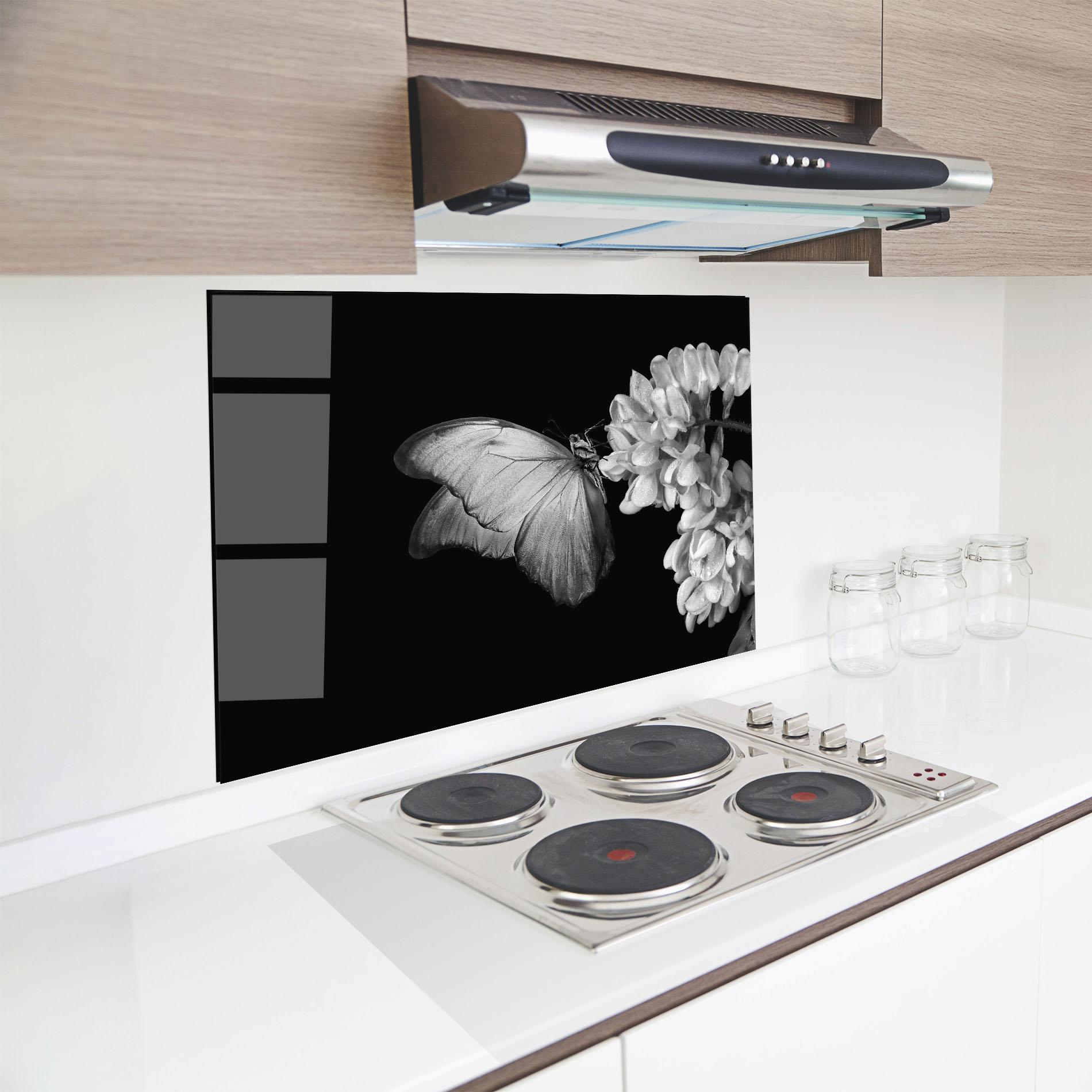 Küchenrückwand Glas Grey Butterfly mockup 8