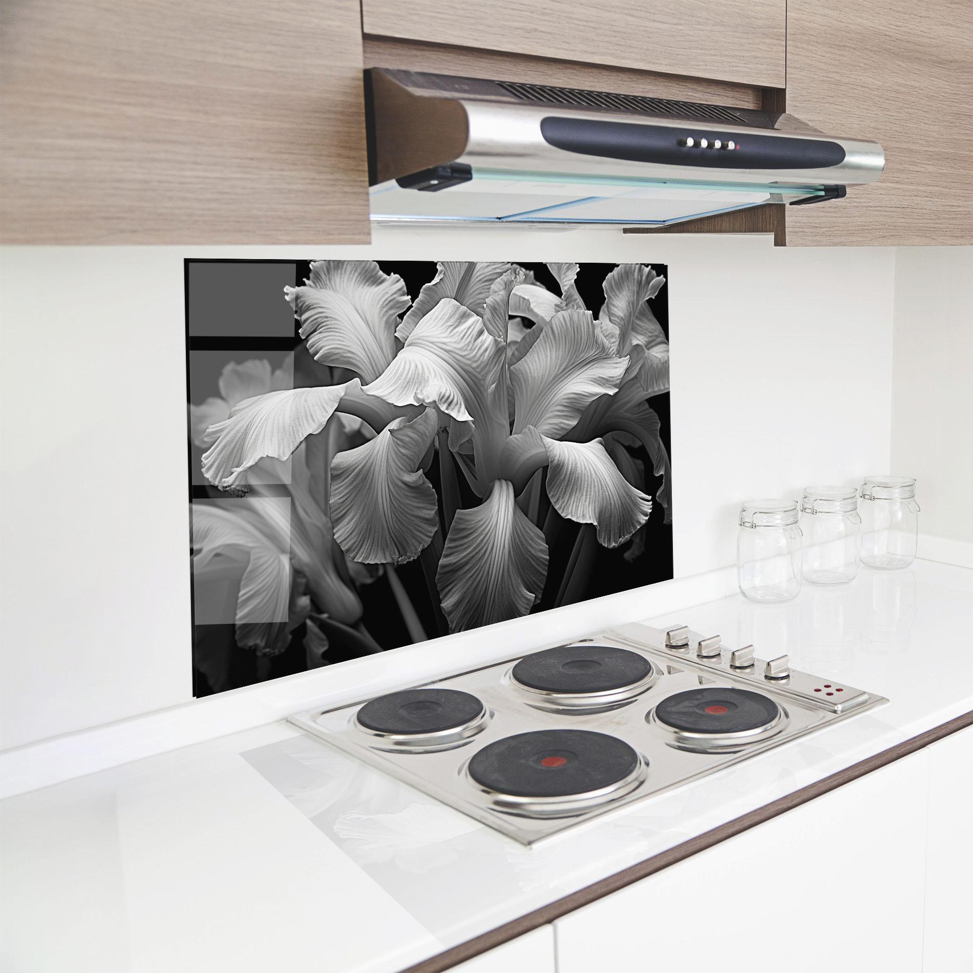 Küchenrückwand Glas Grey On Black Iris mockup 8