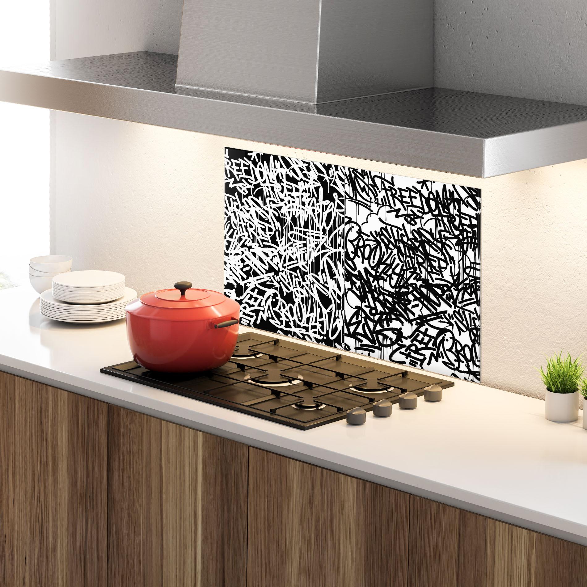 Küchenrückwand Glas Black White Graffiti mockup 4