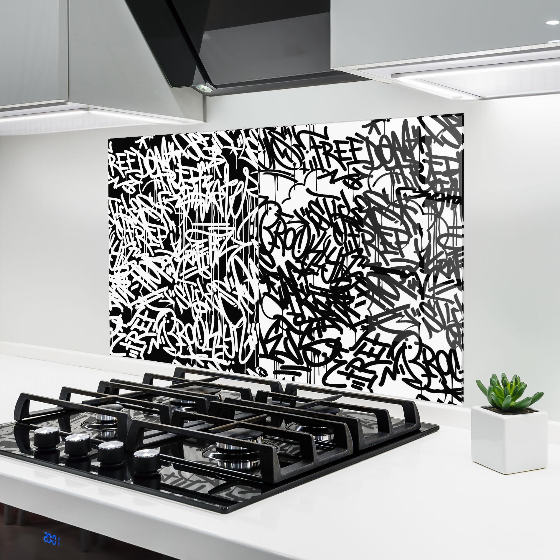 Küchenrückwand Glas Black White Graffiti mockup 6