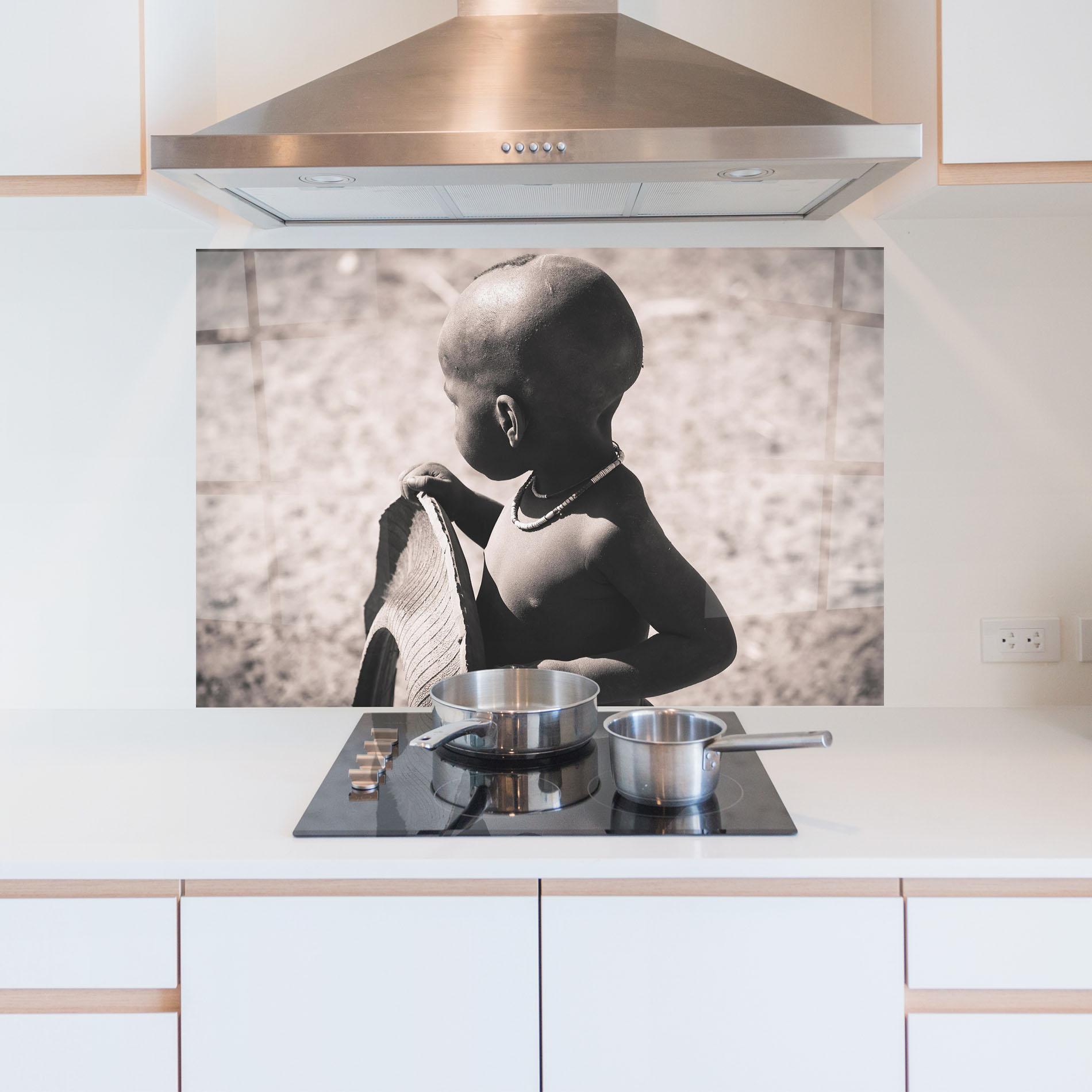 Küchenrückwand Glas African Little Child mockup 5