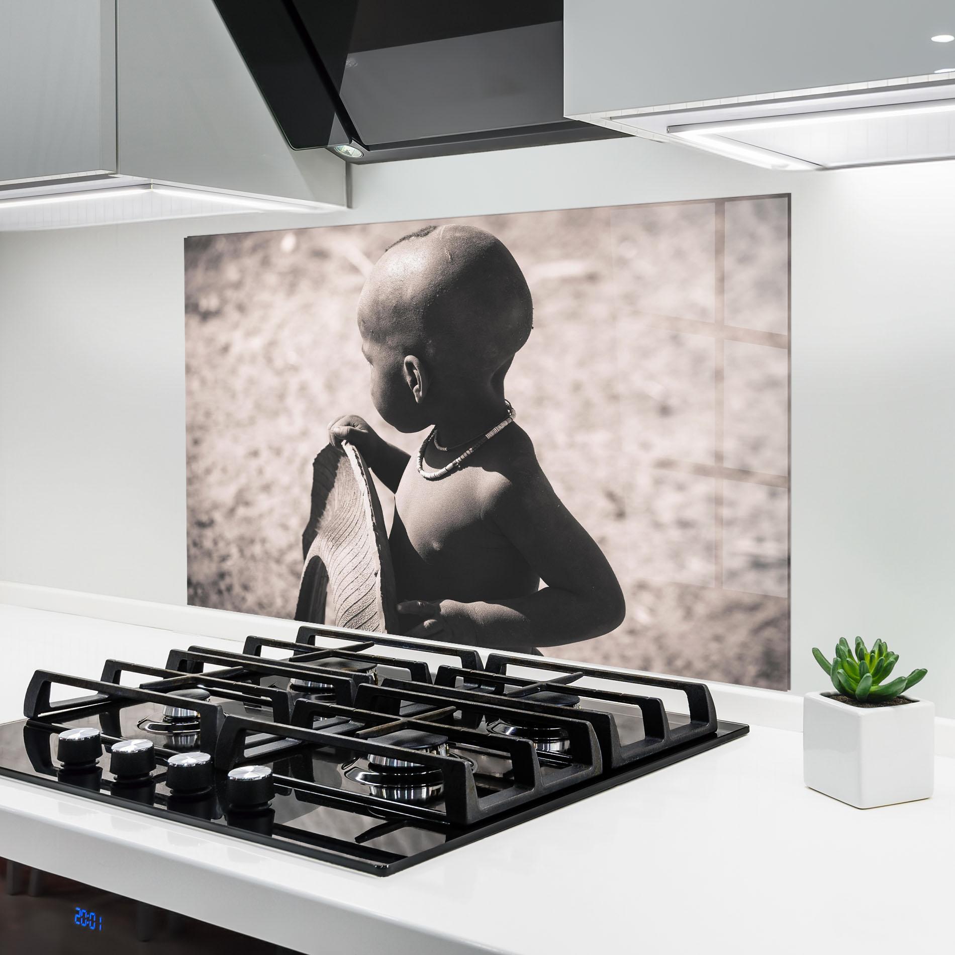 Küchenrückwand Glas African Little Child mockup 6