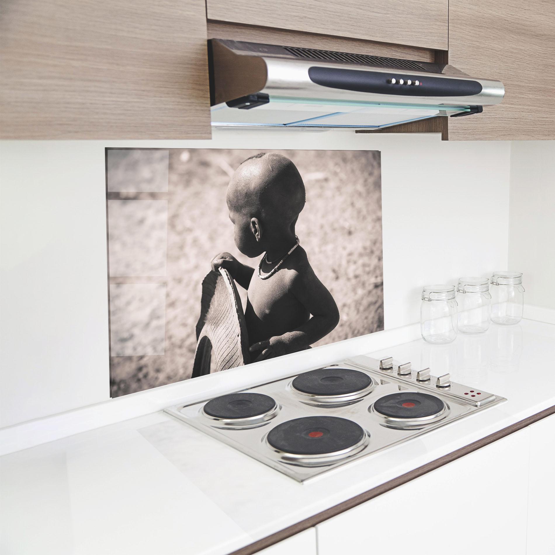 Küchenrückwand Glas African Little Child mockup 8