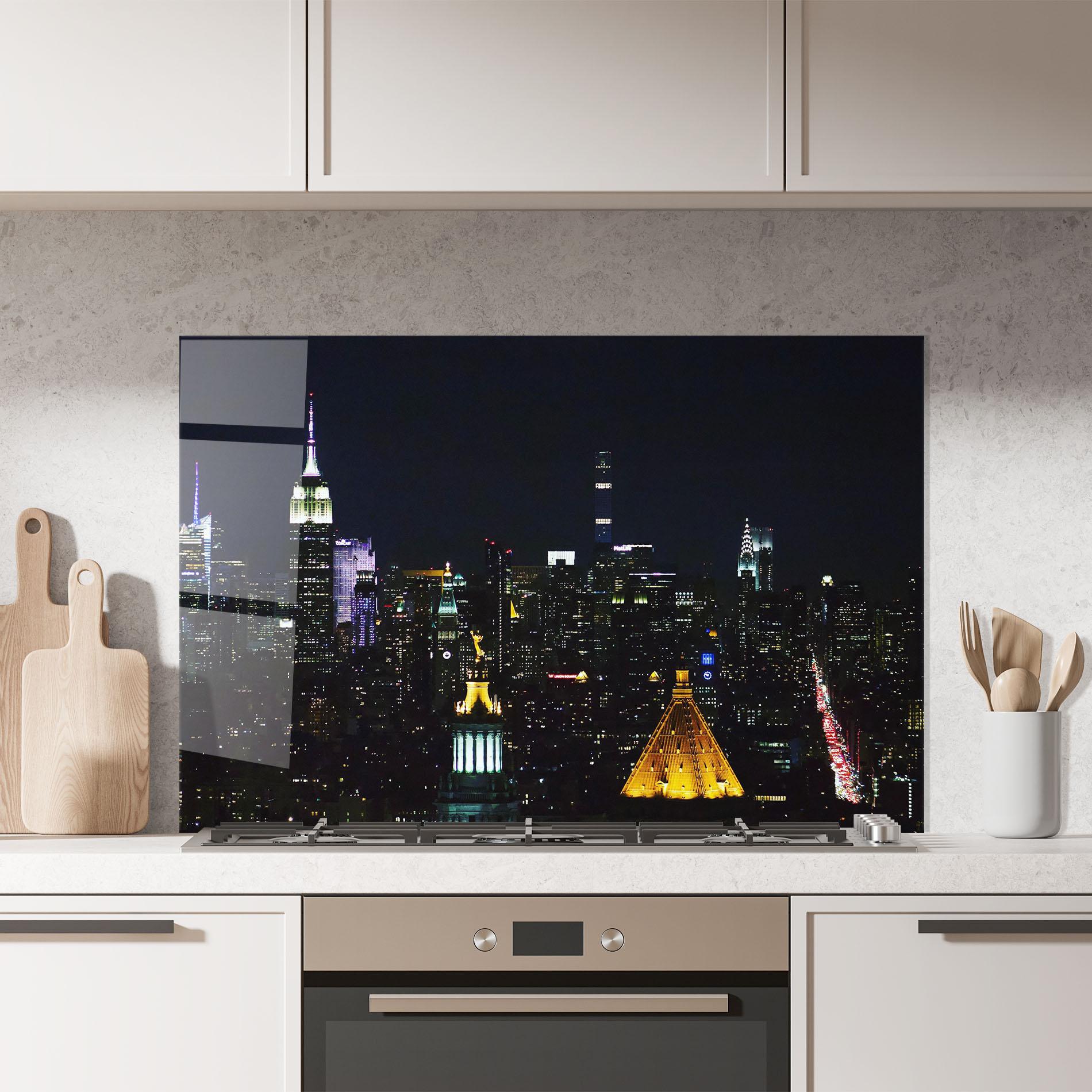 Küchenrückwand Glas Pretty City Night mockup 7