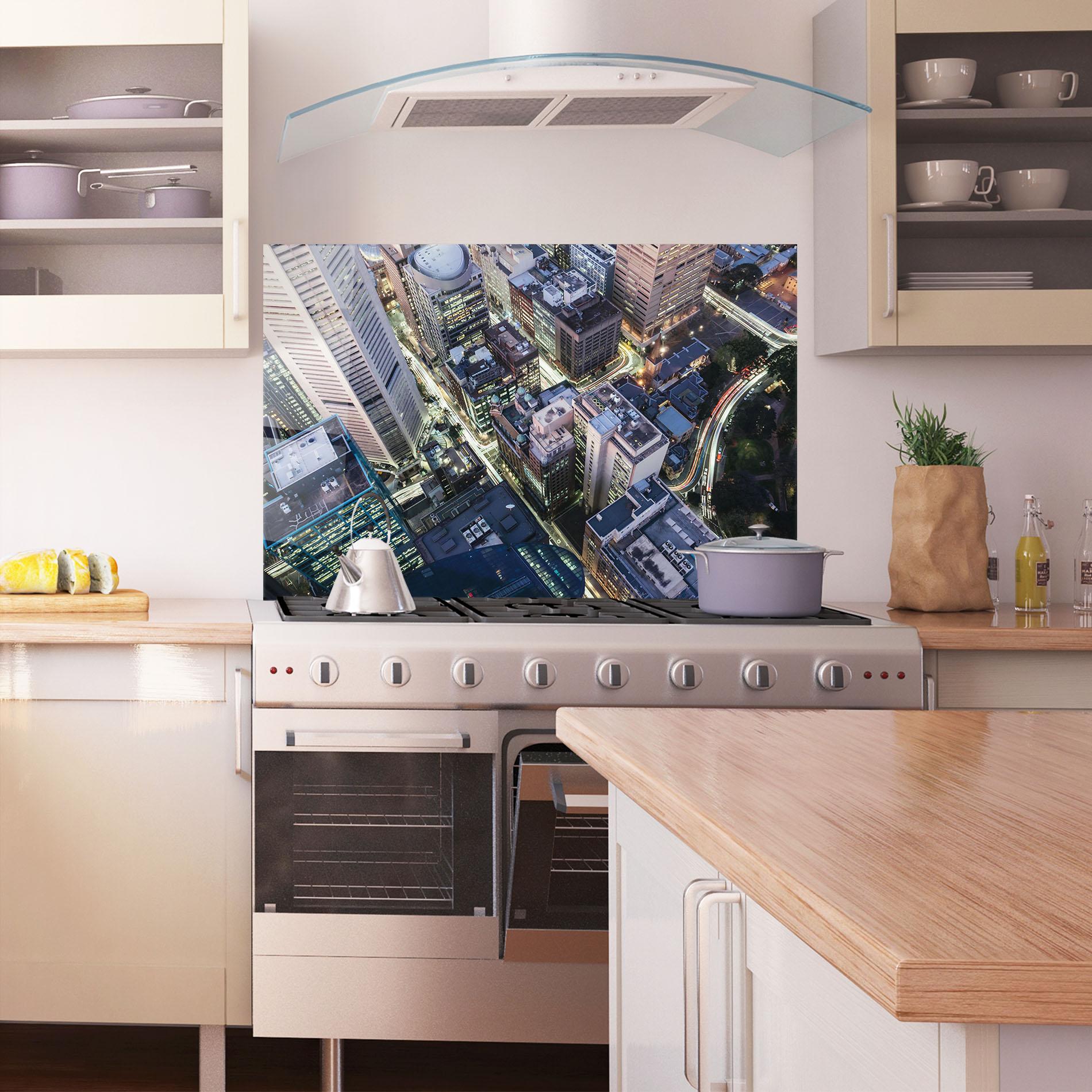 Küchenrückwand Glas Green Purple Skyline mockup 1