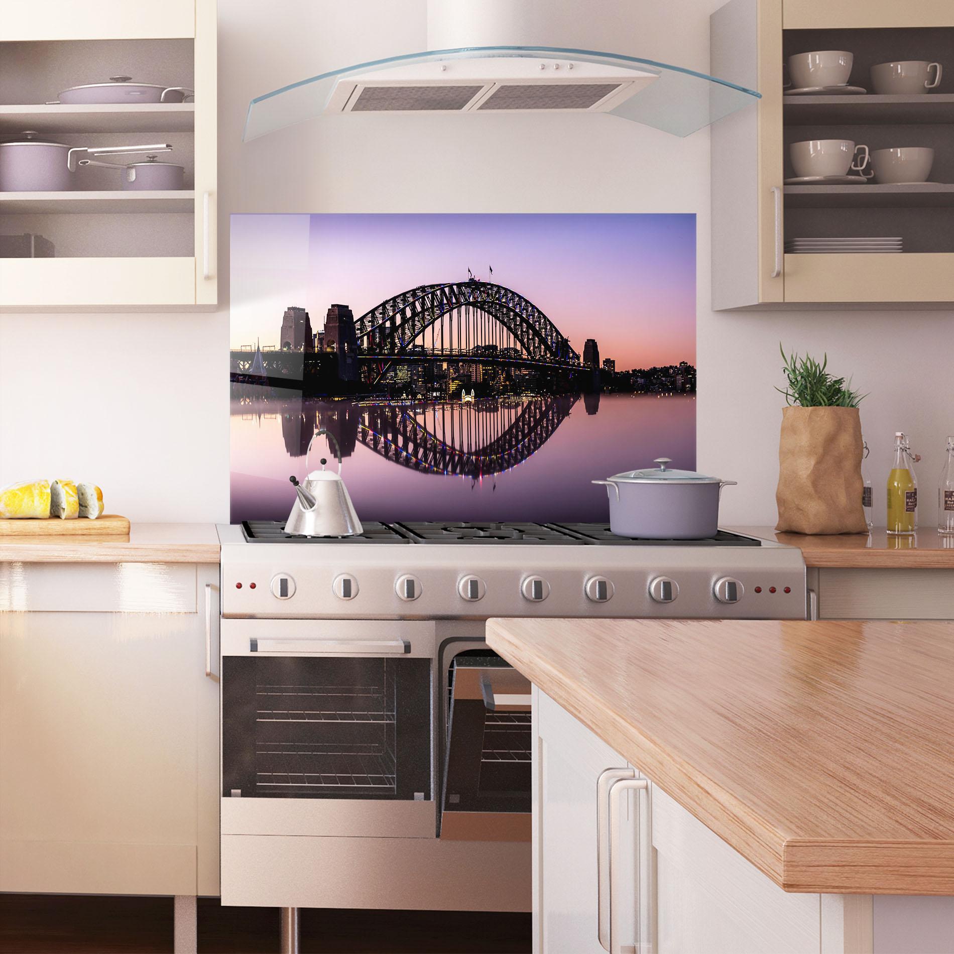 Küchenrückwand Glas Purple Night Sydney mockup 1