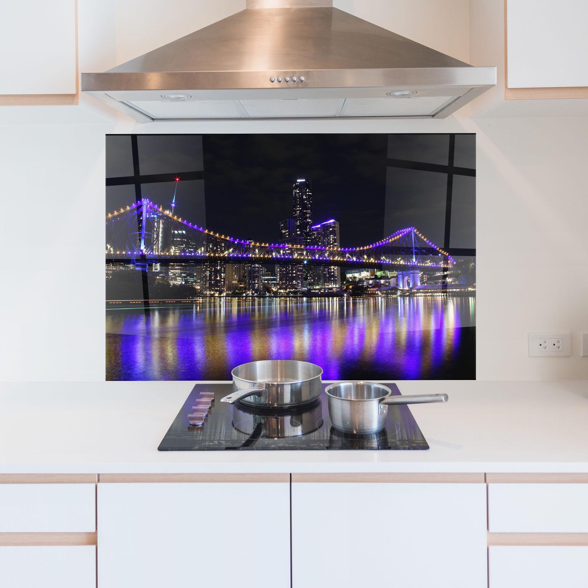 Küchenrückwand Glas Story Bridge mockup 5