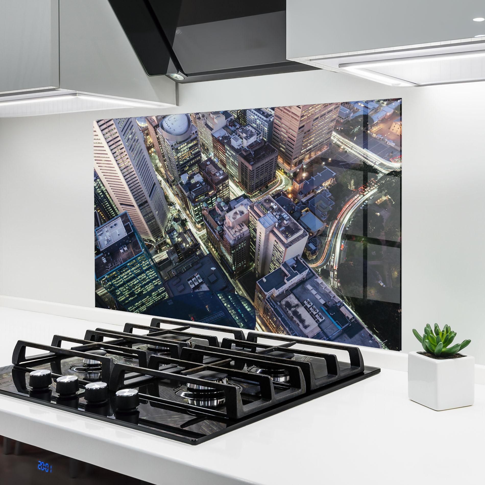 Küchenrückwand Glas Green Purple Skyline mockup 6