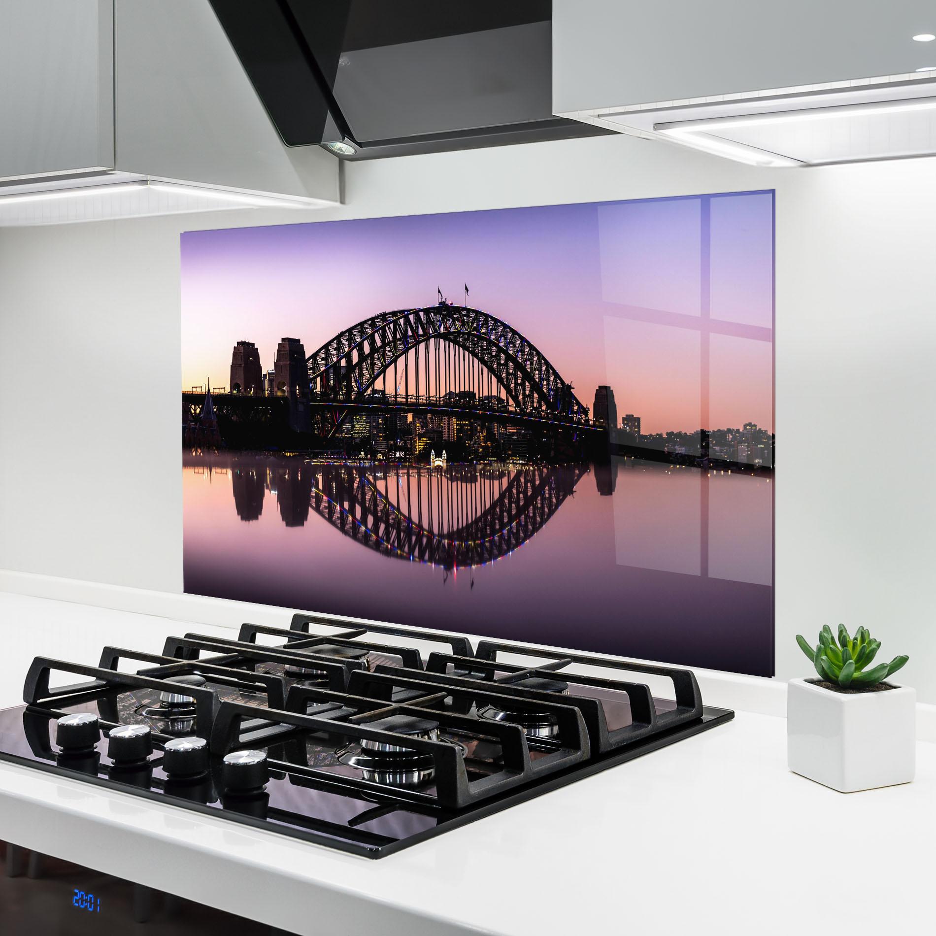 Küchenrückwand Glas Purple Night Sydney mockup 6