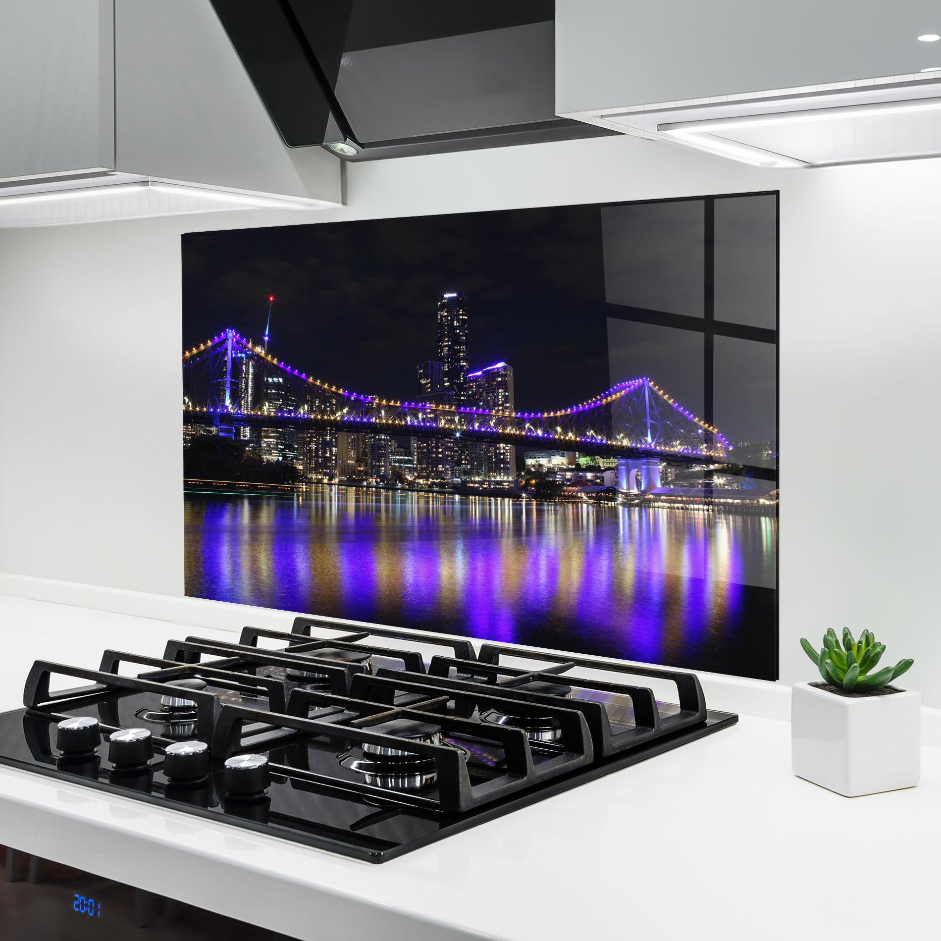 Küchenrückwand Glas Story Bridge mockup 6