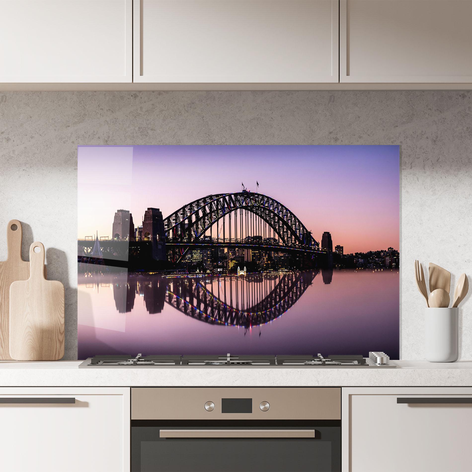 Küchenrückwand Glas Purple Night Sydney mockup 7