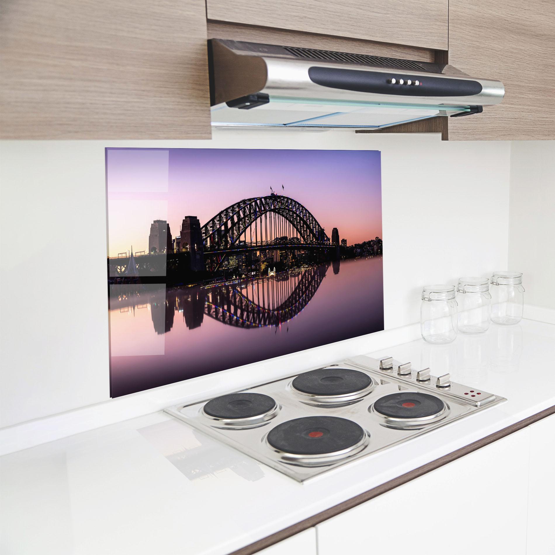 Küchenrückwand Glas Purple Night Sydney mockup 8