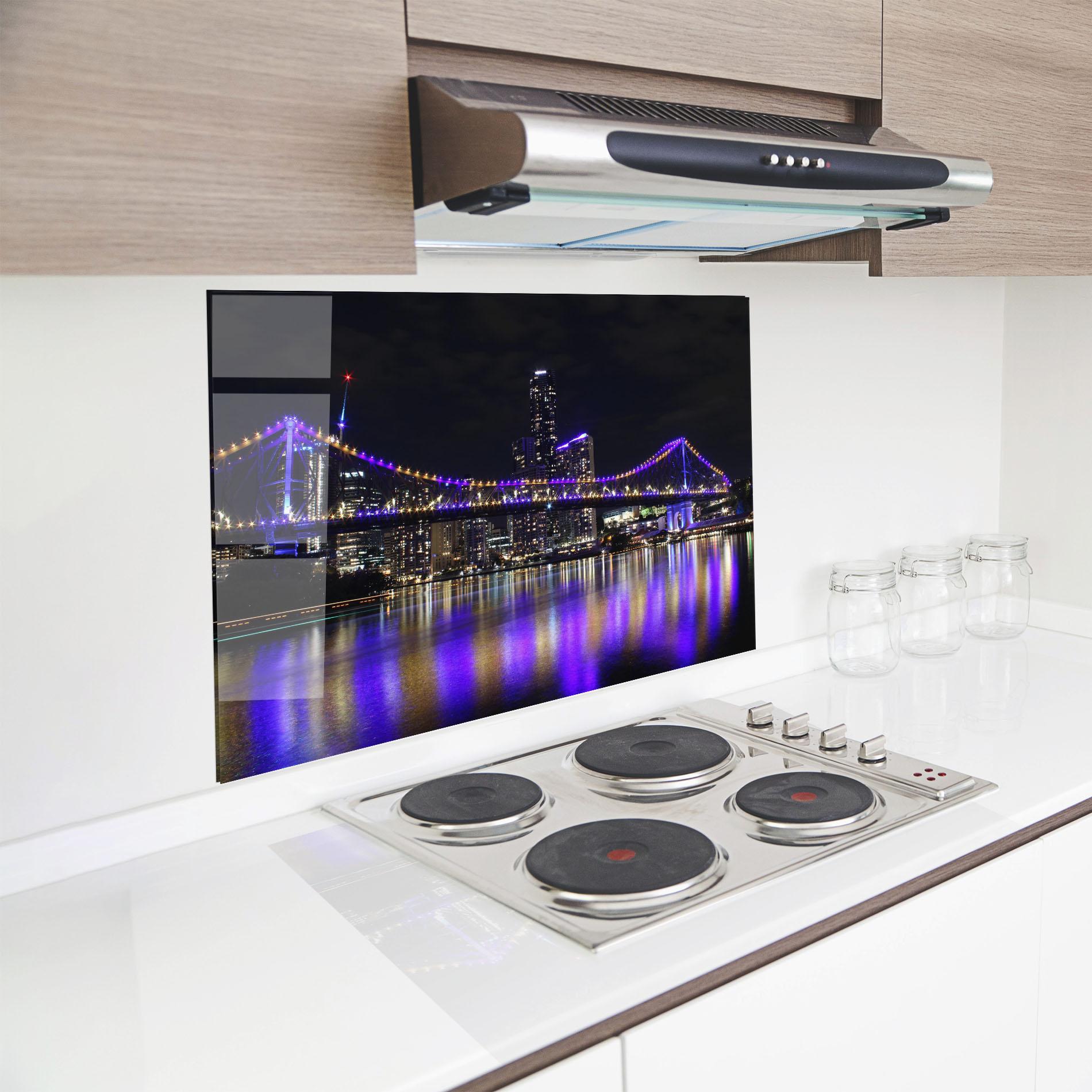 Küchenrückwand Glas Story Bridge mockup 8