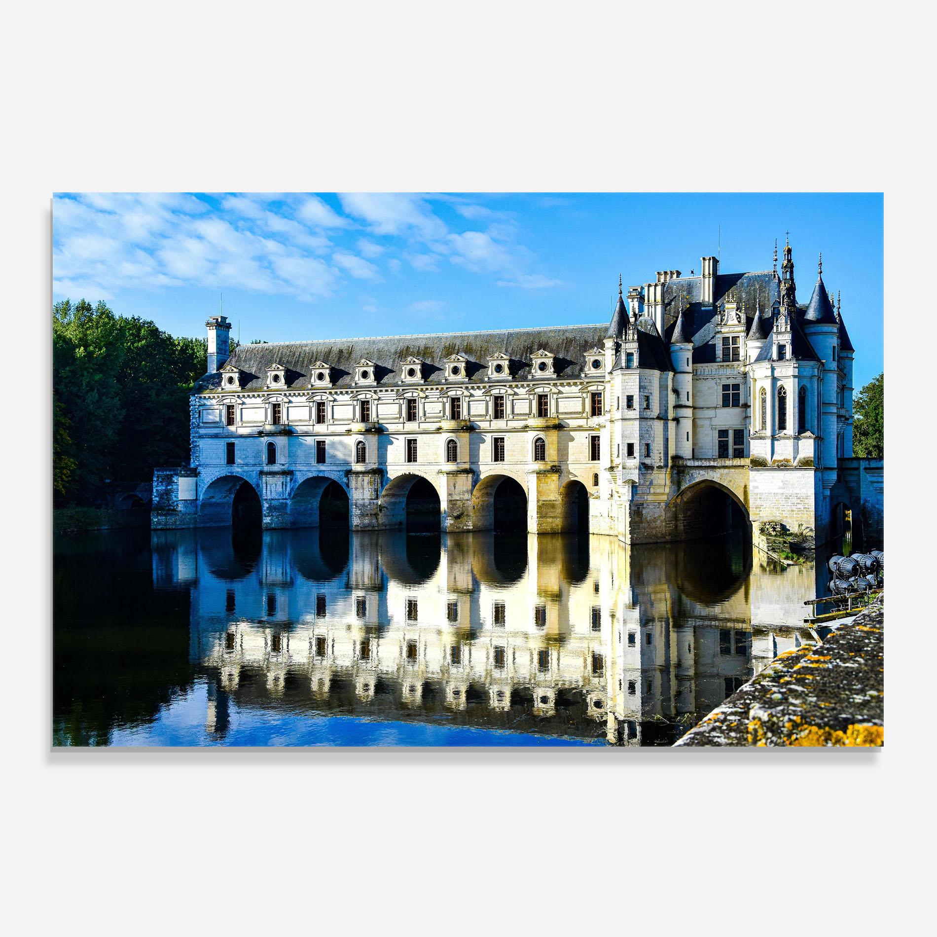 Küchenrückwand Glas White Building Reflection mockup 0