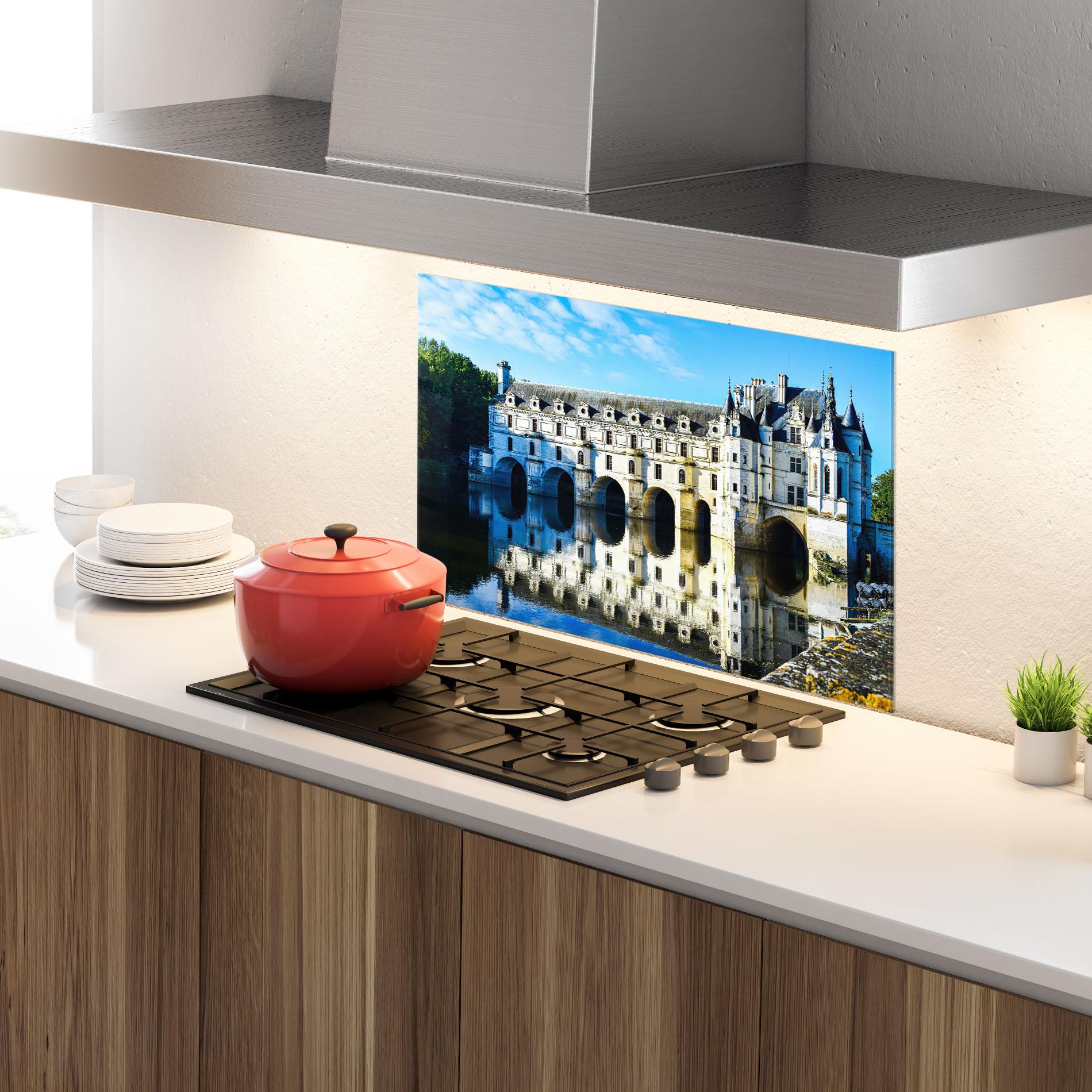 Küchenrückwand Glas White Building Reflection mockup 4