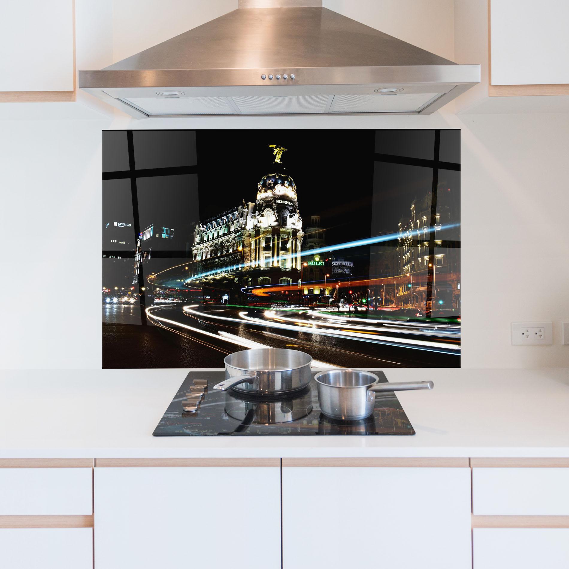 Küchenrückwand Glas Madrid At Night mockup 5