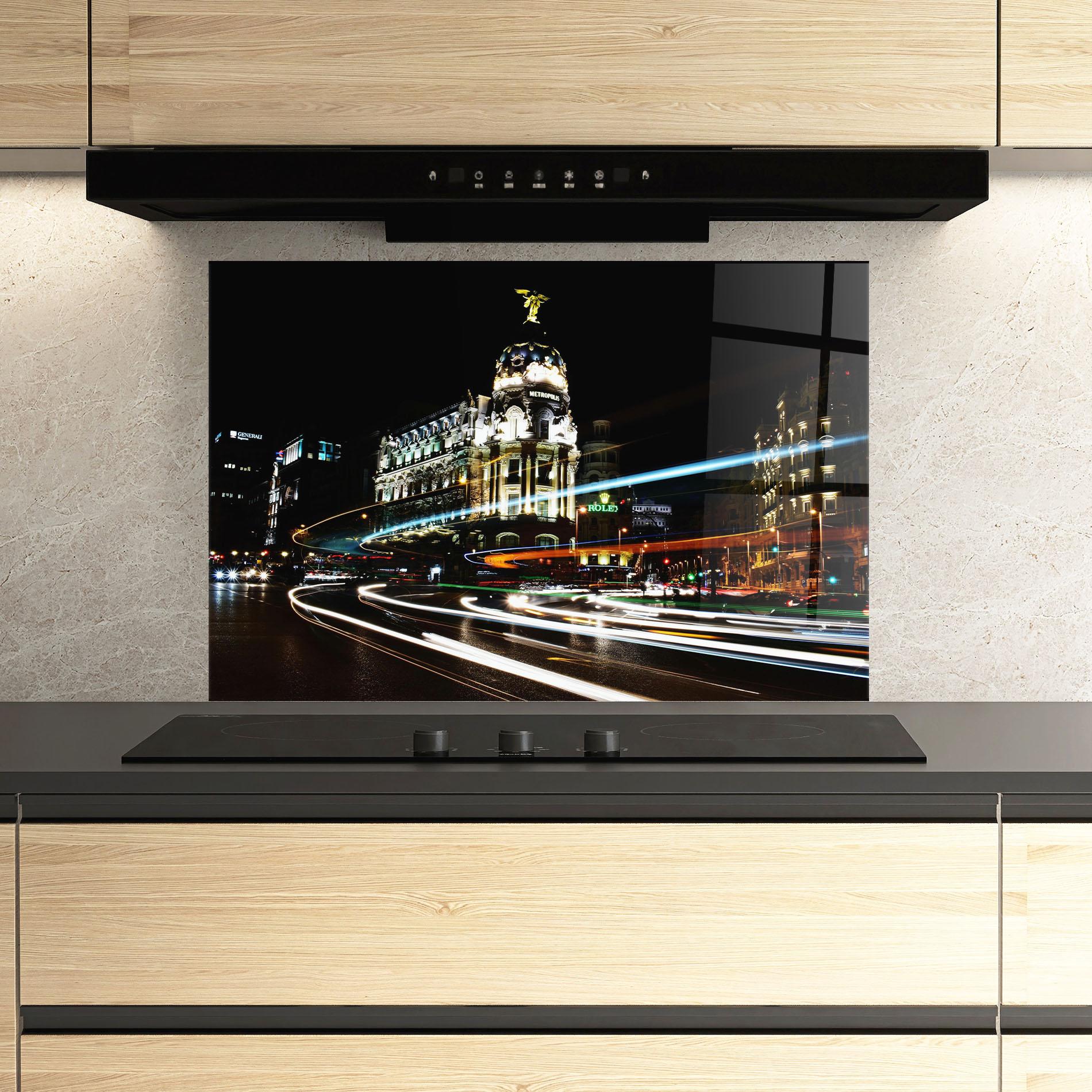 Küchenrückwand Glas Madrid At Night mockup 3