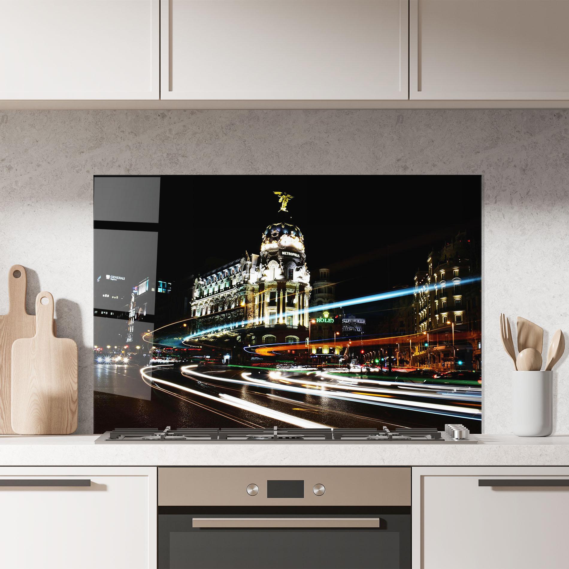 Küchenrückwand Glas Madrid At Night mockup 7