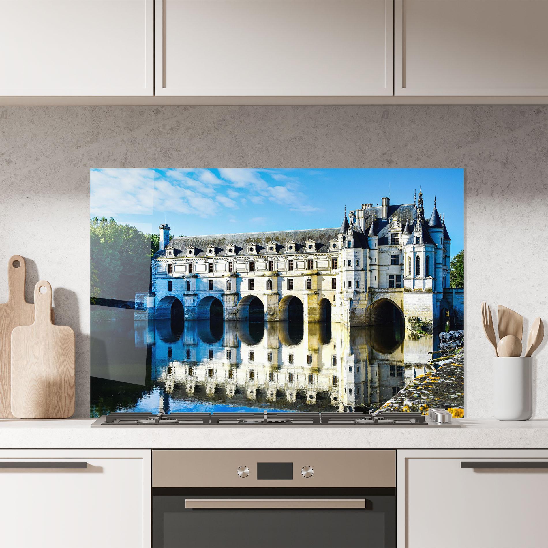 Küchenrückwand Glas White Building Reflection mockup 7