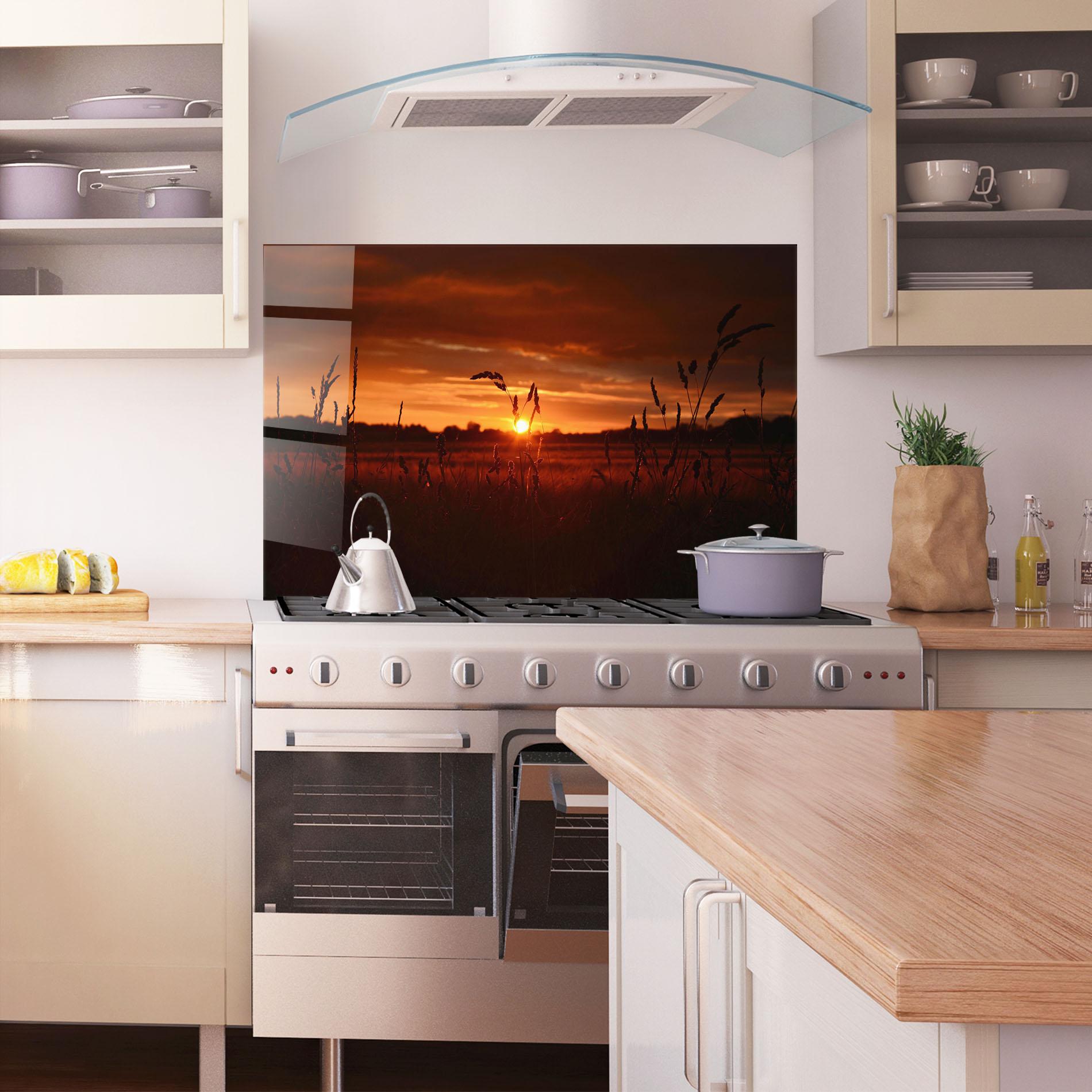 Küchenrückwand Glas Field Shilouette mockup 1