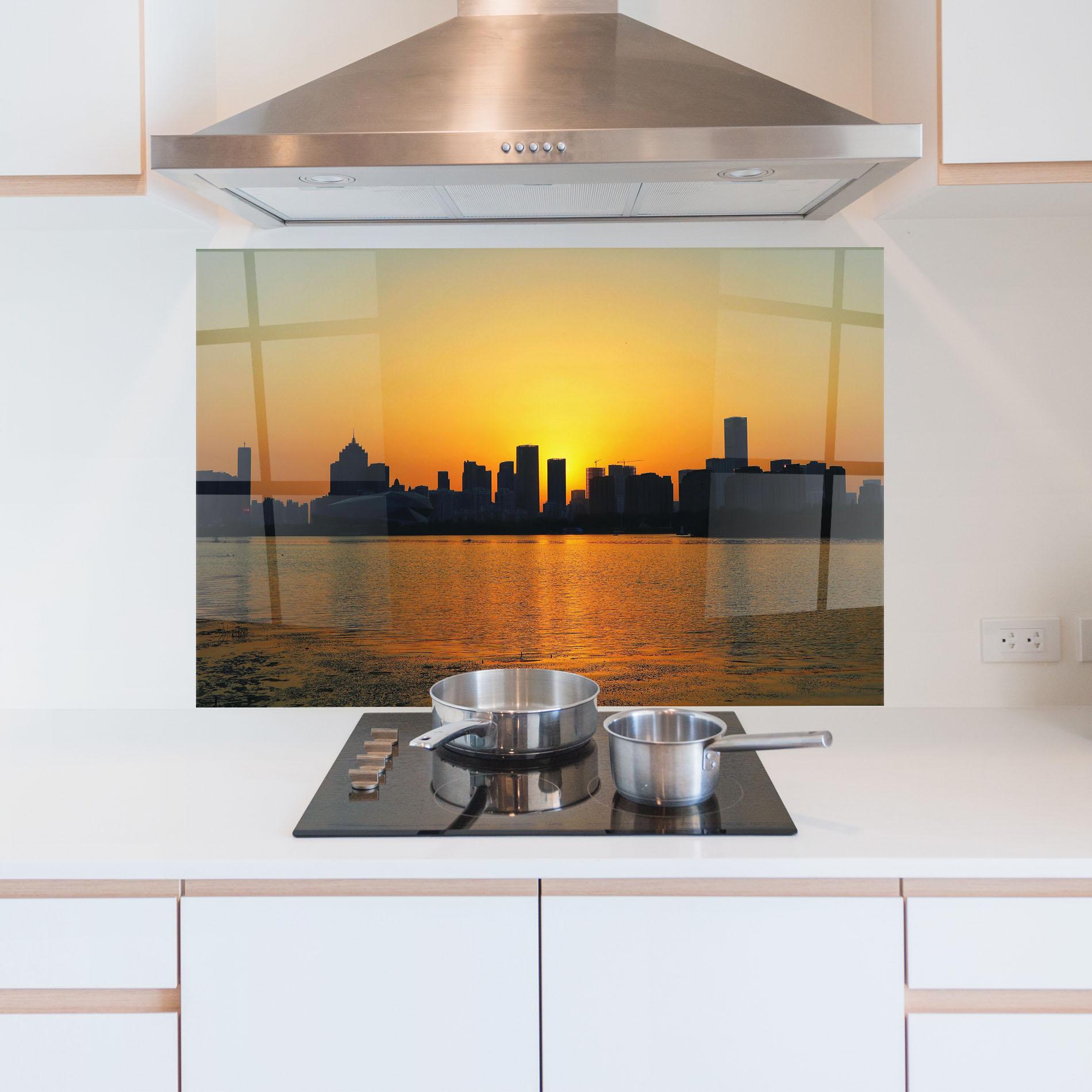 Küchenrückwand Glas City Building Sunset mockup 5