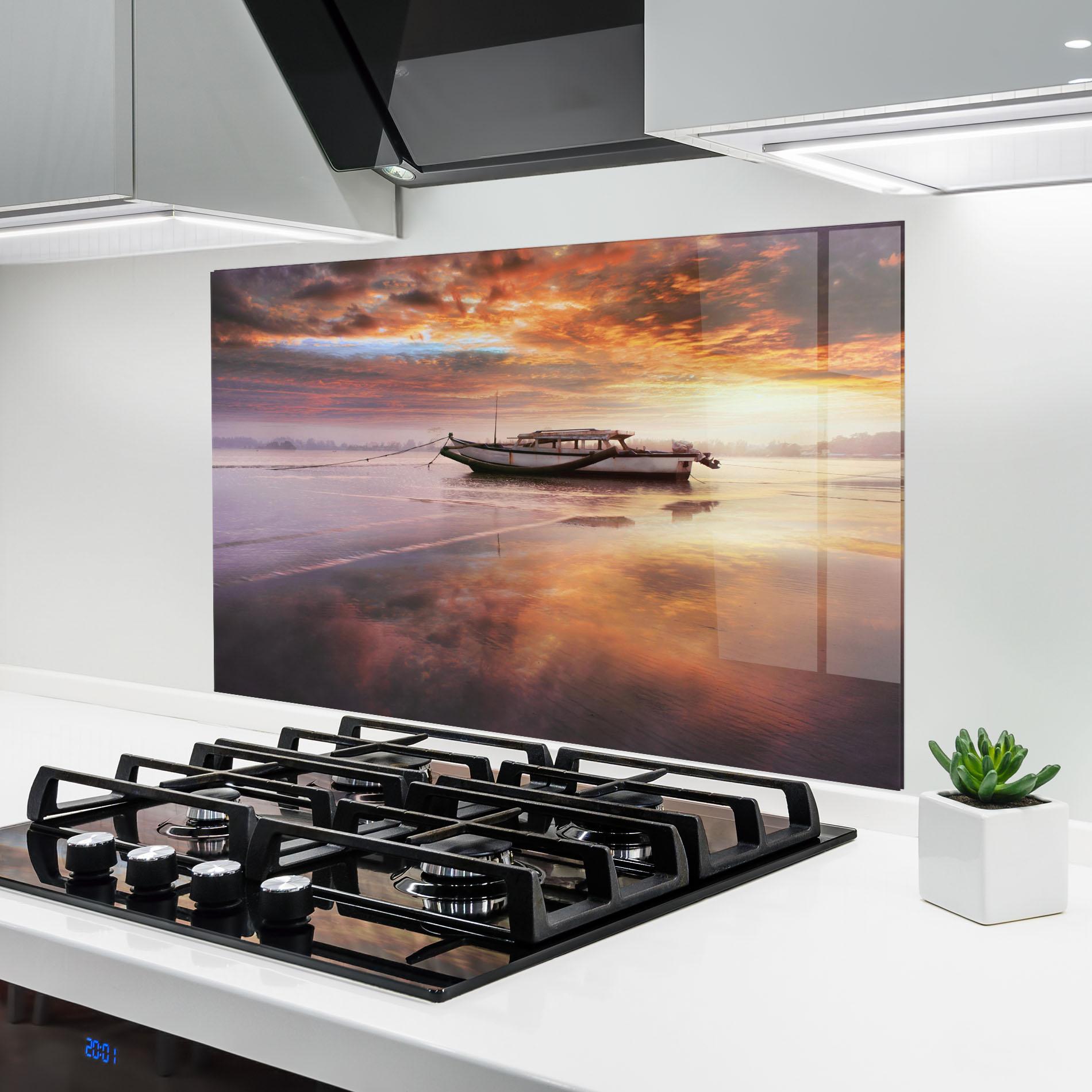 Küchenrückwand Glas Beauty Boat Sunrise mockup 6